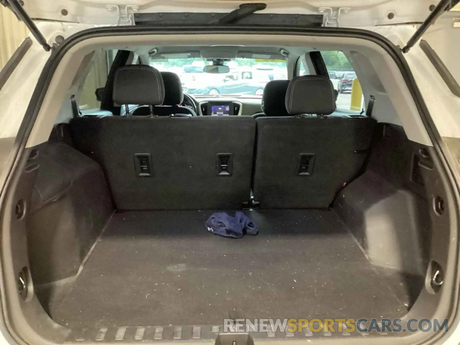 10 Photograph of a damaged car 3GKALMEV9NL212210 GMC TERRAIN 2022