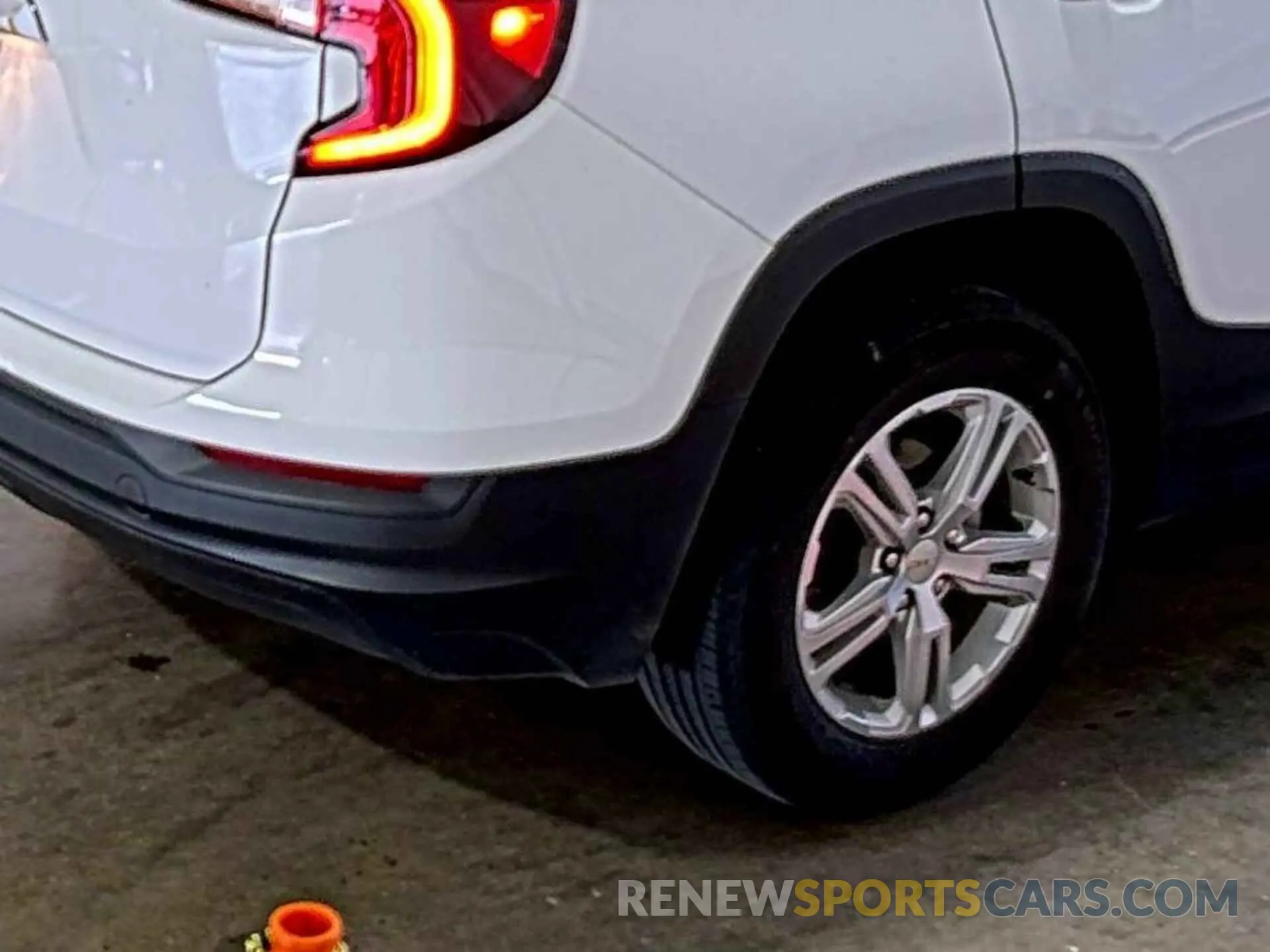 27 Photograph of a damaged car 3GKALMEV9NL212210 GMC TERRAIN 2022