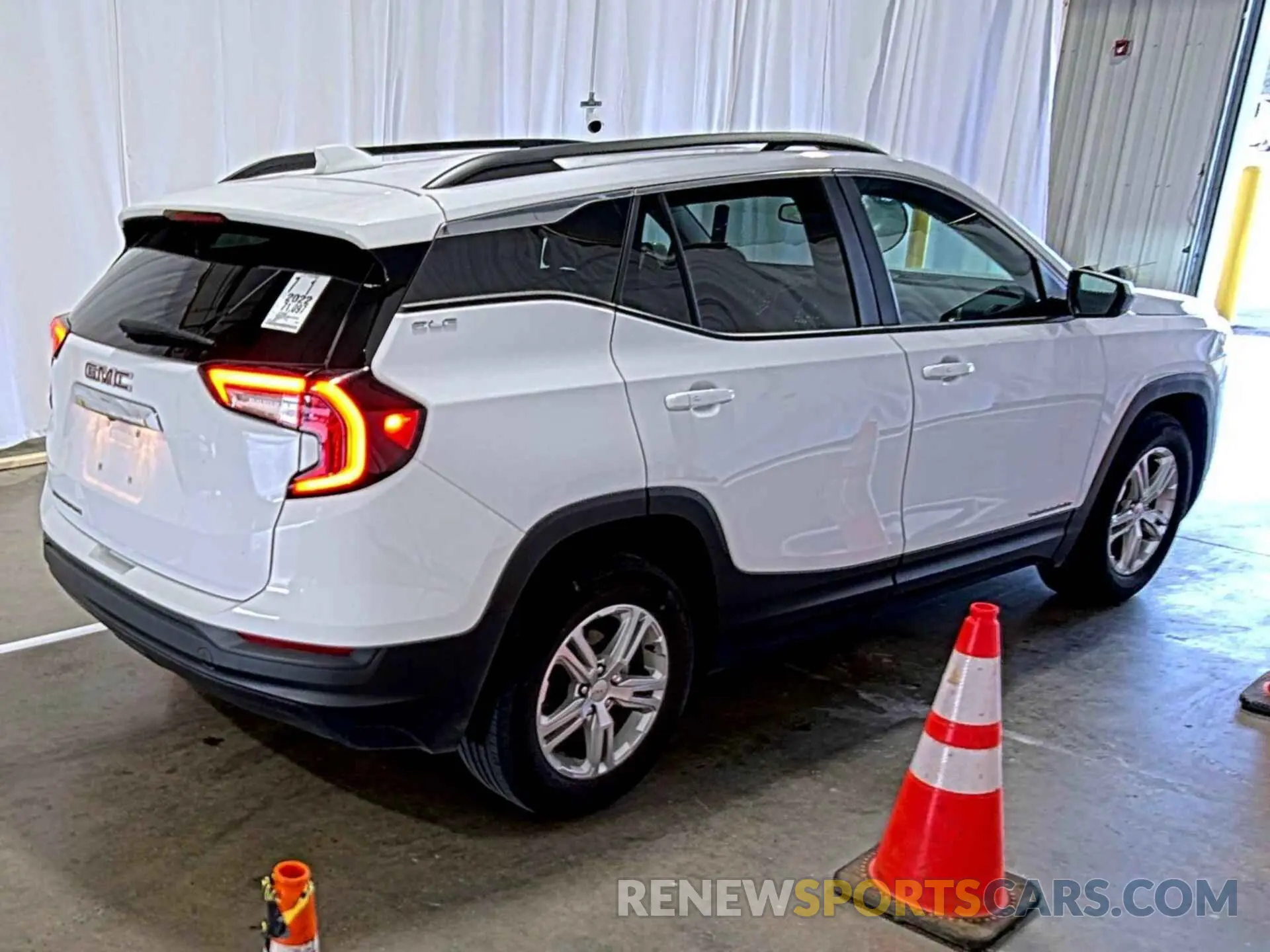 29 Photograph of a damaged car 3GKALMEV9NL212210 GMC TERRAIN 2022