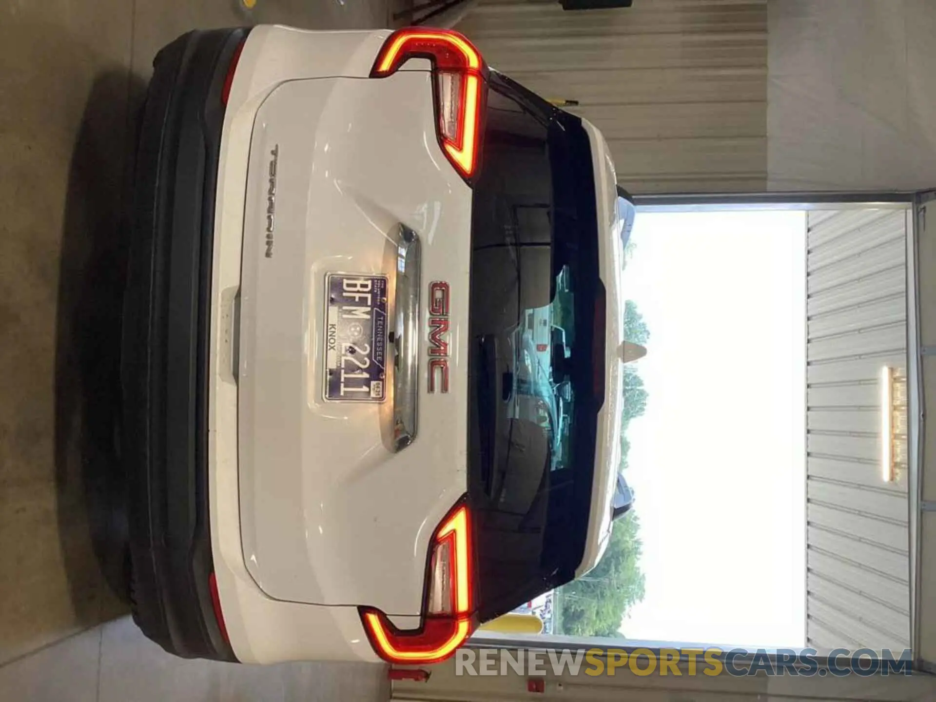33 Photograph of a damaged car 3GKALMEV9NL212210 GMC TERRAIN 2022
