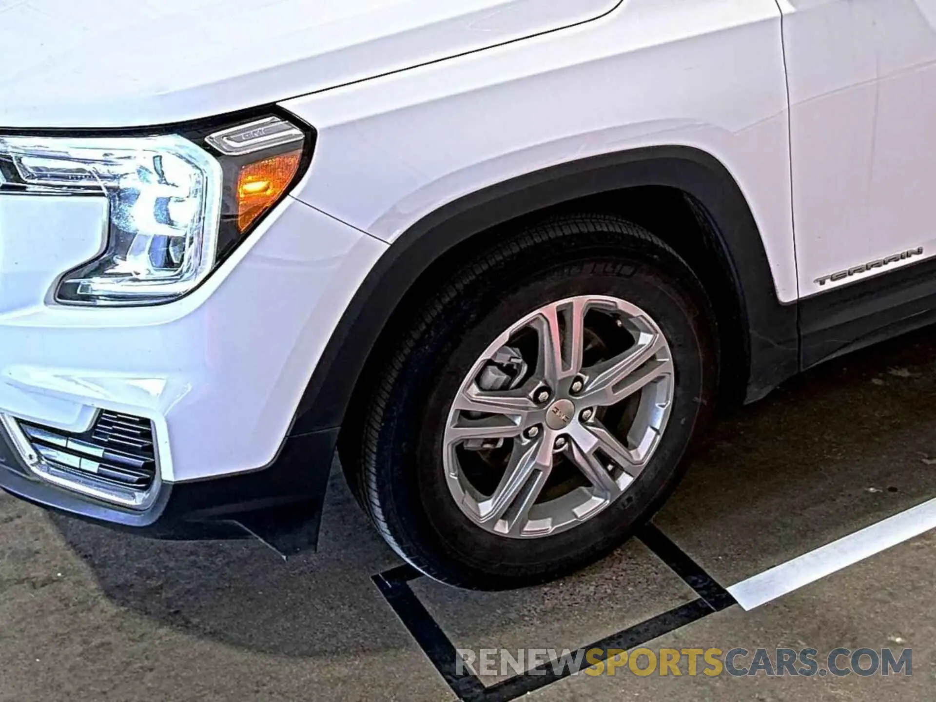 5 Photograph of a damaged car 3GKALMEV9NL212210 GMC TERRAIN 2022