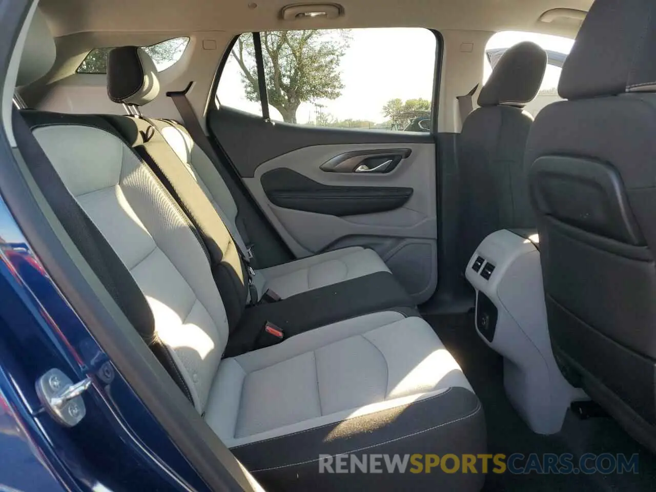 11 Photograph of a damaged car 3GKALMEV9NL284265 GMC TERRAIN 2022