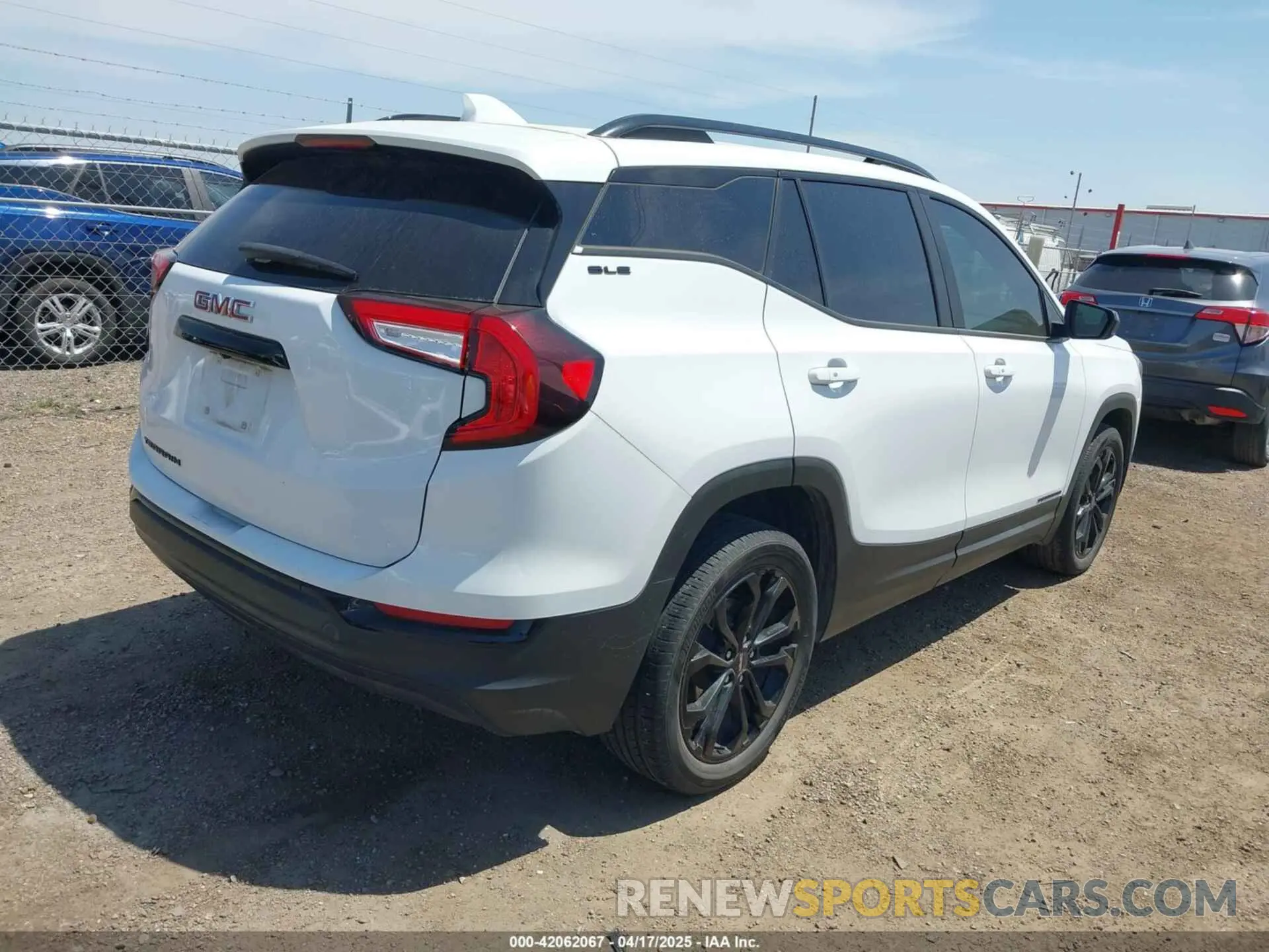 4 Photograph of a damaged car 3GKALMEV9NL307365 GMC TERRAIN 2022