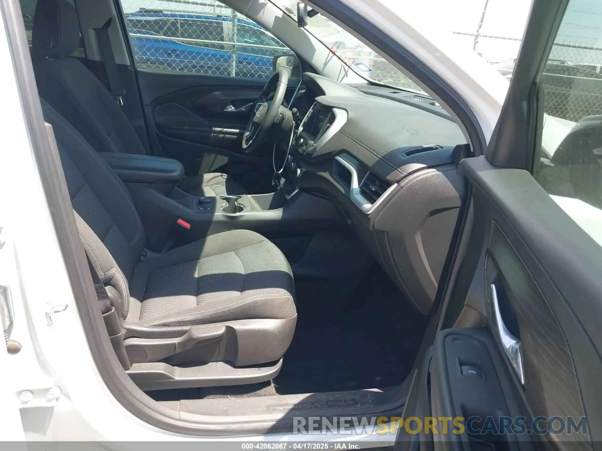 5 Photograph of a damaged car 3GKALMEV9NL307365 GMC TERRAIN 2022