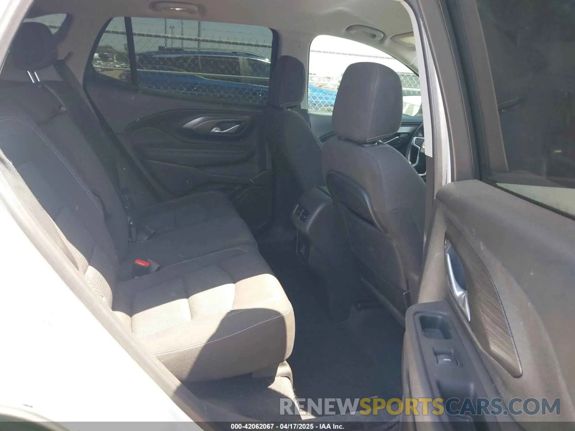 8 Photograph of a damaged car 3GKALMEV9NL307365 GMC TERRAIN 2022