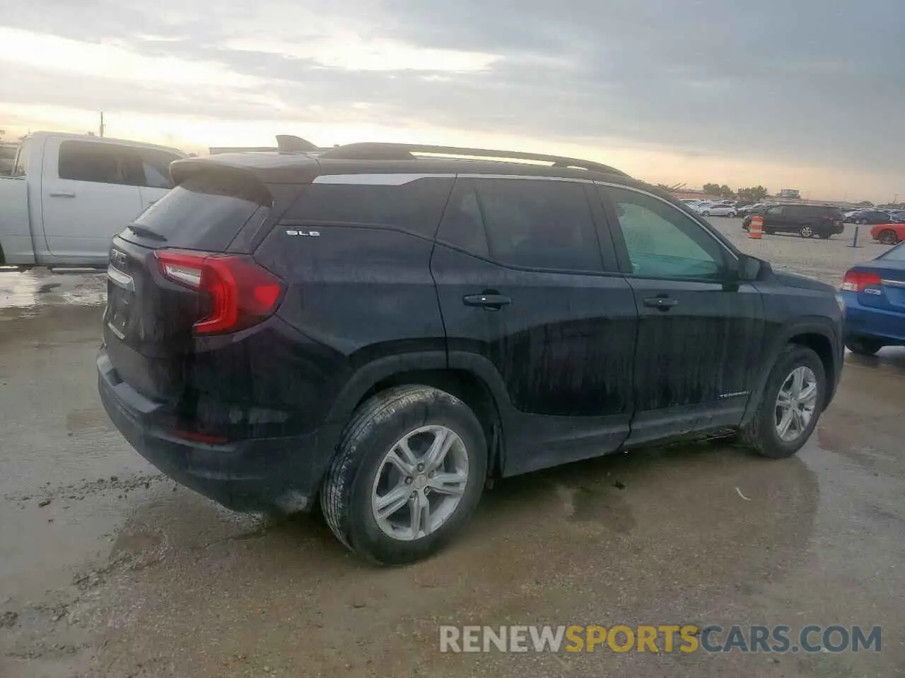 3 Photograph of a damaged car 3GKALMEVXNL110818 GMC TERRAIN 2022