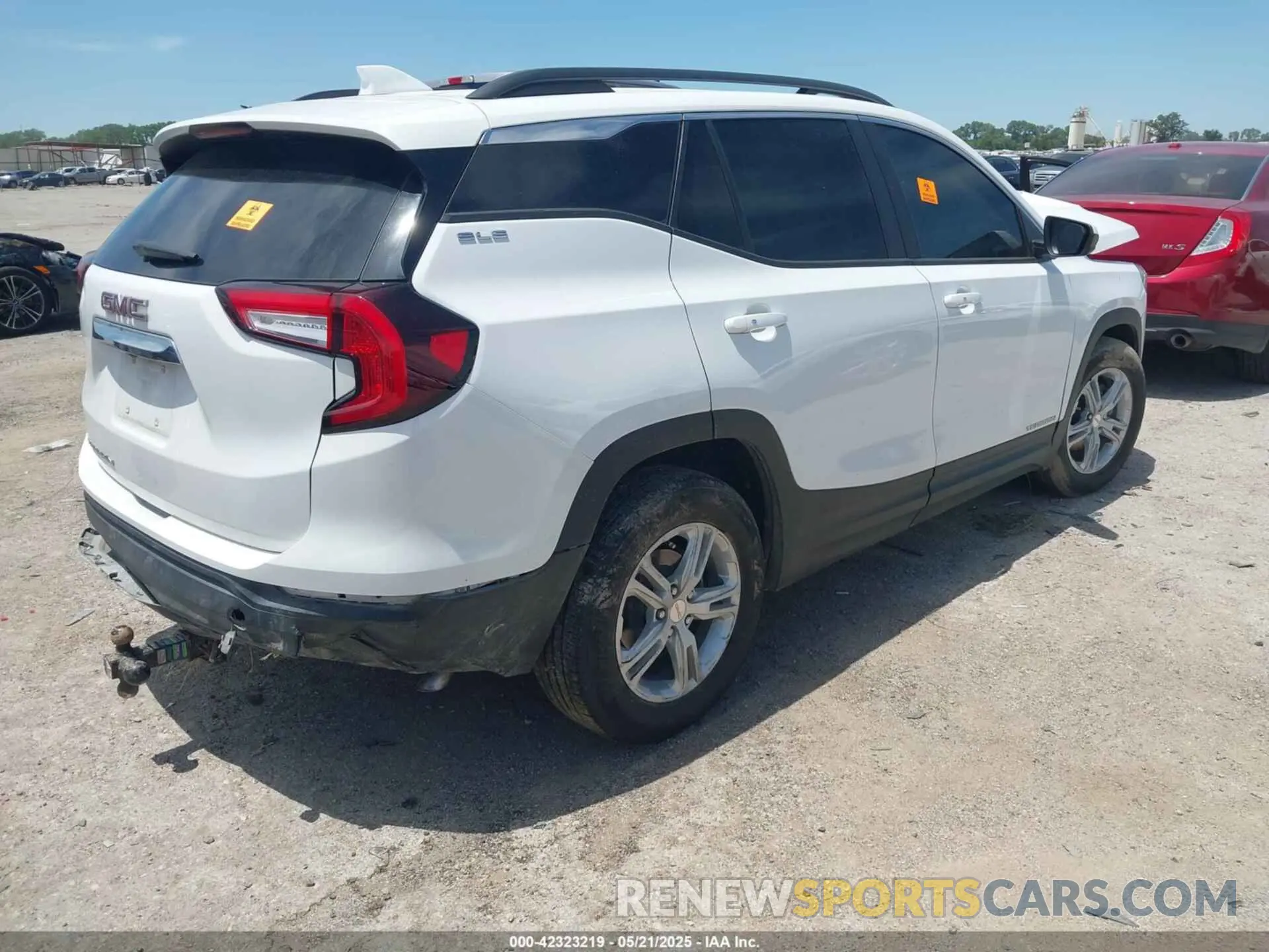 4 Photograph of a damaged car 3GKALMEVXNL252859 GMC TERRAIN 2022