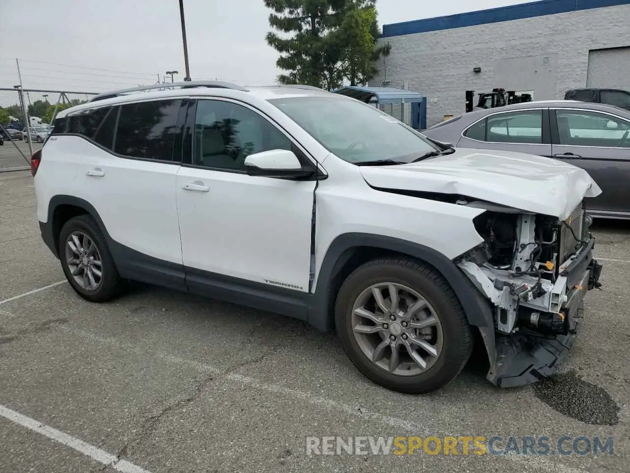 4 Photograph of a damaged car 3GKALPEV0NL211156 GMC TERRAIN 2022