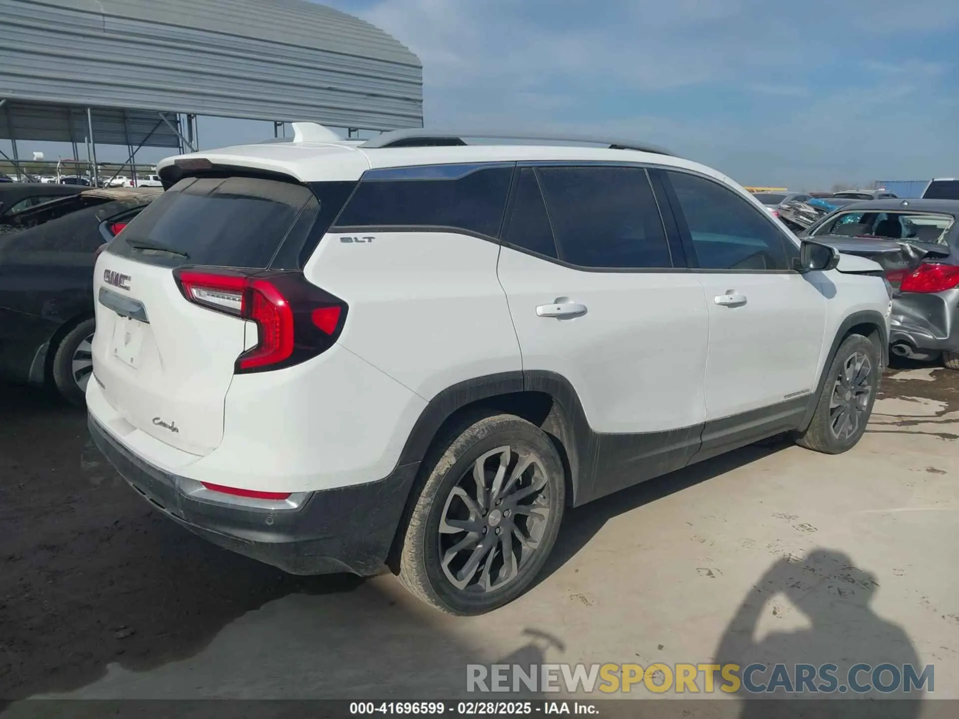 4 Photograph of a damaged car 3GKALPEV0NL224814 GMC TERRAIN 2022
