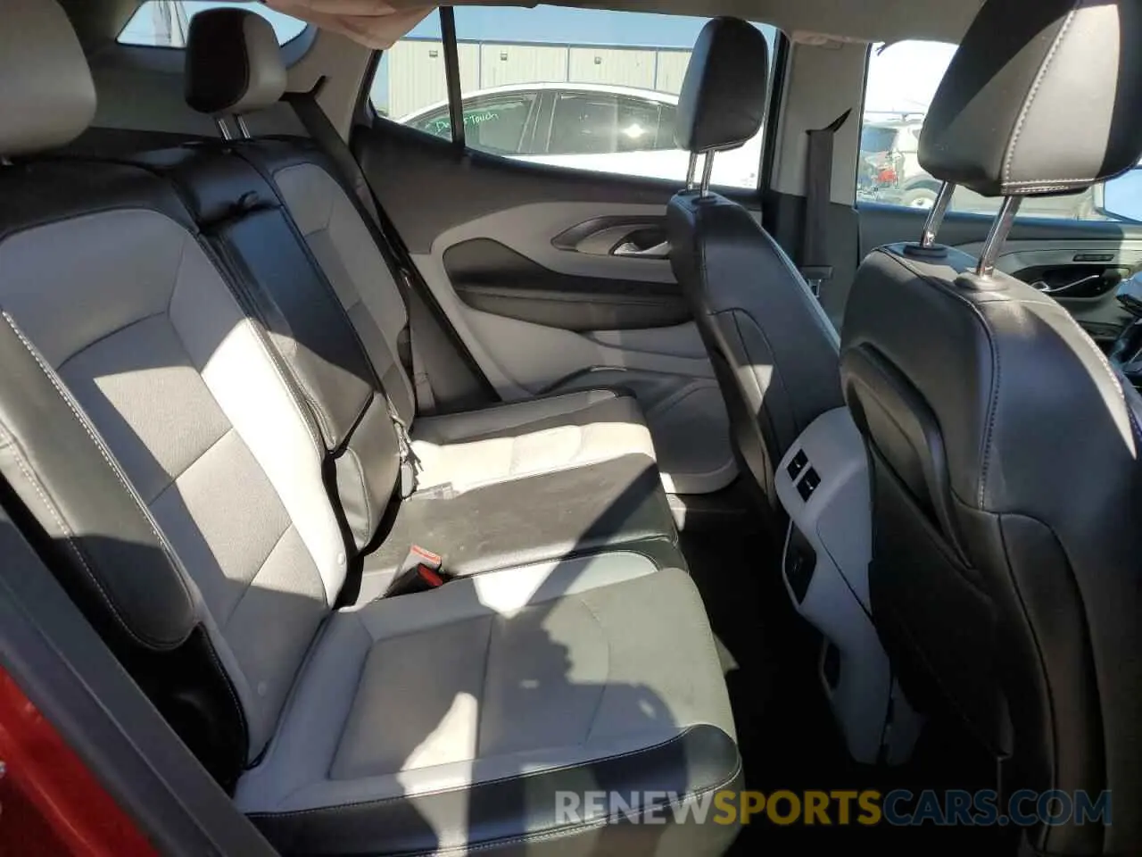 10 Photograph of a damaged car 3GKALPEV1NL205690 GMC TERRAIN 2022