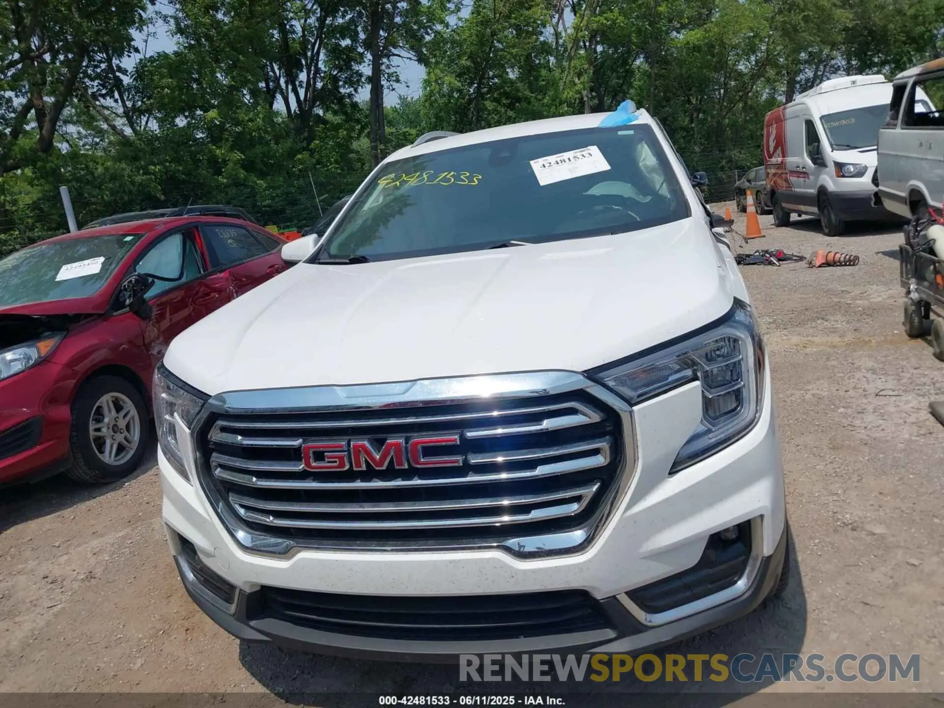13 Photograph of a damaged car 3GKALPEV1NL301562 GMC TERRAIN 2022