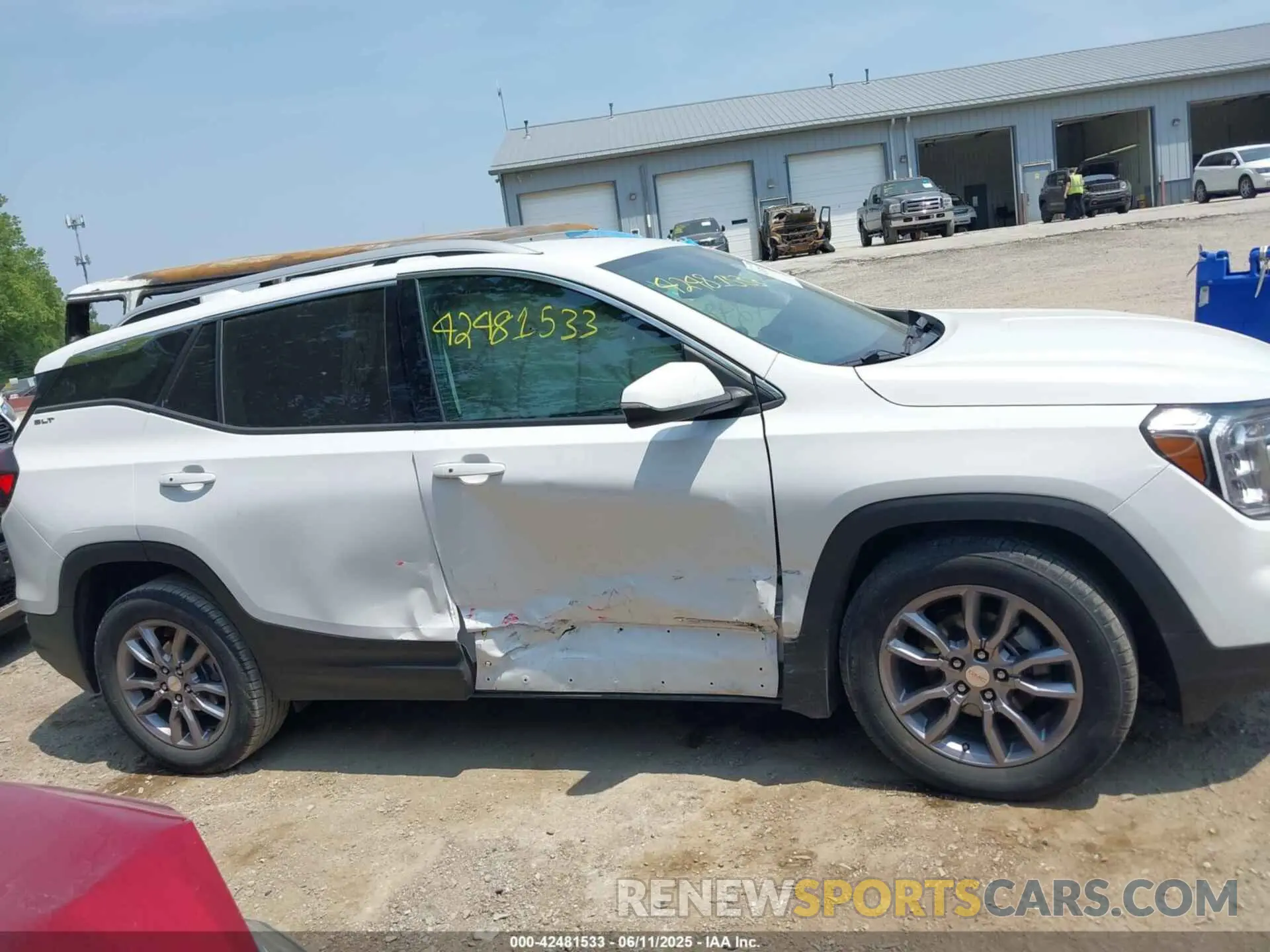 14 Photograph of a damaged car 3GKALPEV1NL301562 GMC TERRAIN 2022