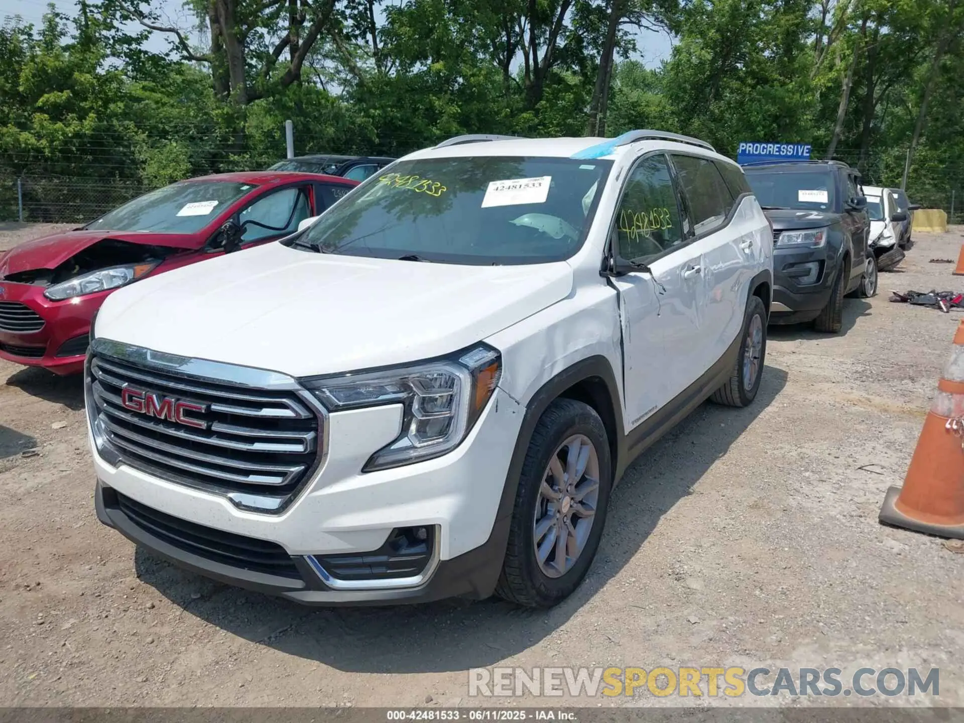 2 Photograph of a damaged car 3GKALPEV1NL301562 GMC TERRAIN 2022