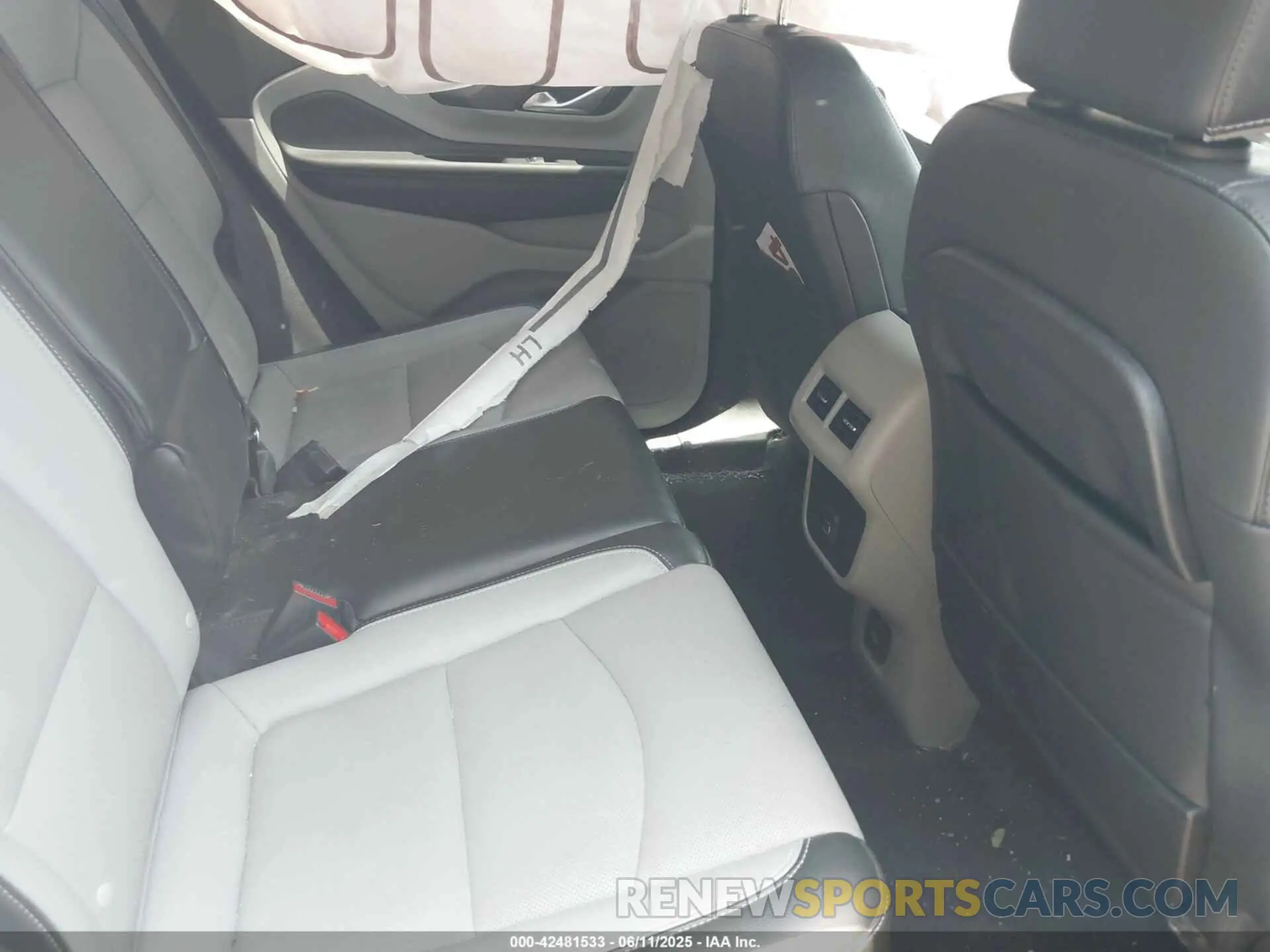 8 Photograph of a damaged car 3GKALPEV1NL301562 GMC TERRAIN 2022