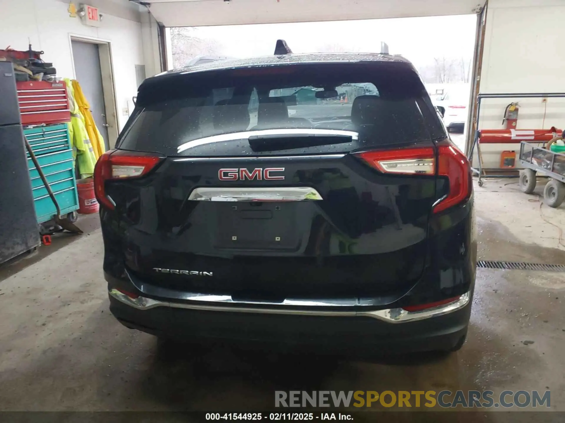 17 Photograph of a damaged car 3GKALPEV3NL304124 GMC TERRAIN 2022