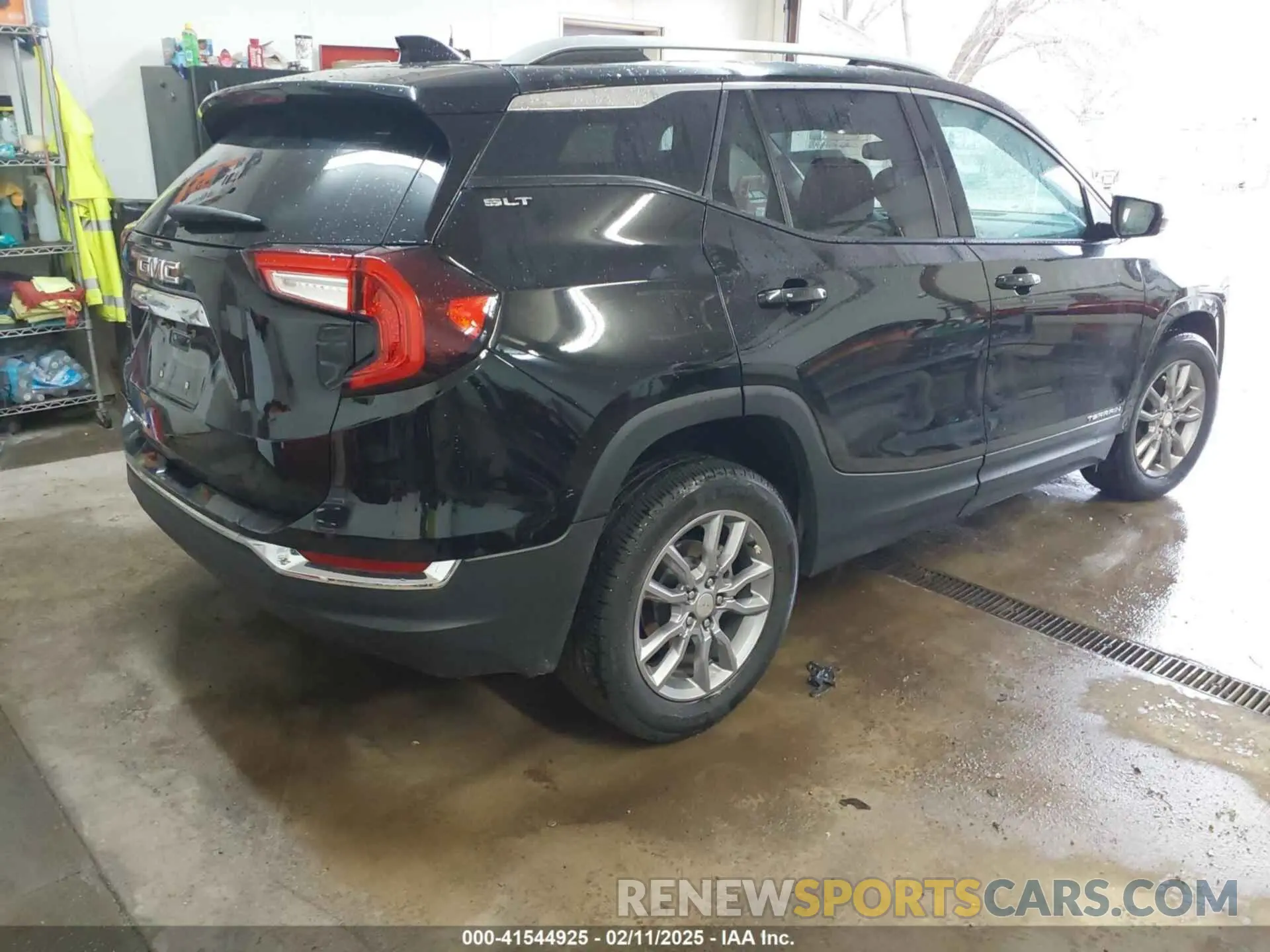 4 Photograph of a damaged car 3GKALPEV3NL304124 GMC TERRAIN 2022