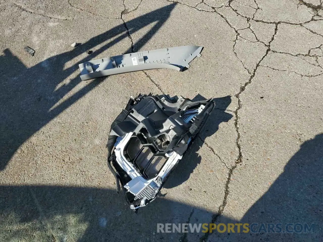 13 Photograph of a damaged car 3GKALPEV4NL107205 GMC TERRAIN 2022