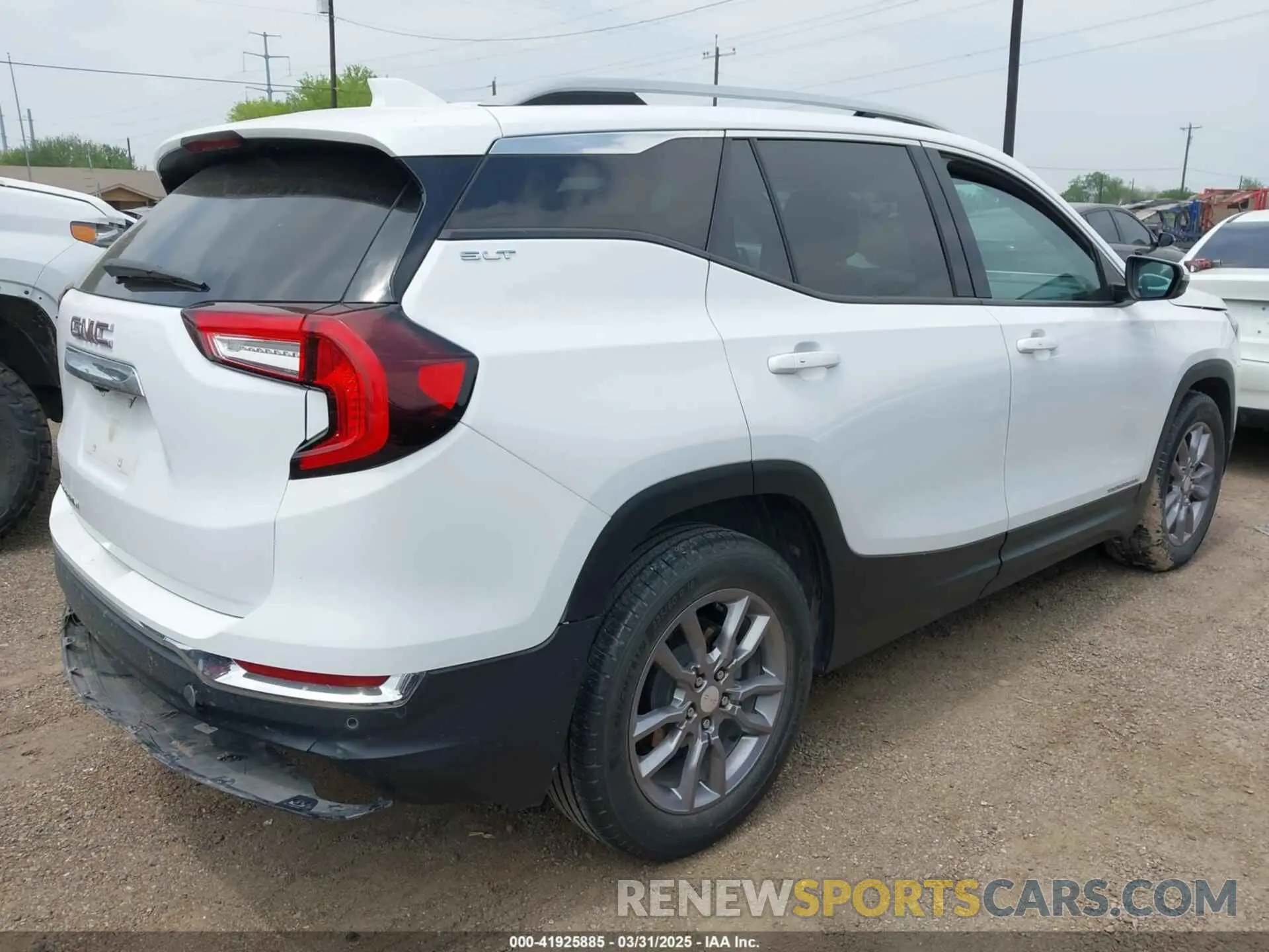 4 Photograph of a damaged car 3GKALPEV4NL144092 GMC TERRAIN 2022