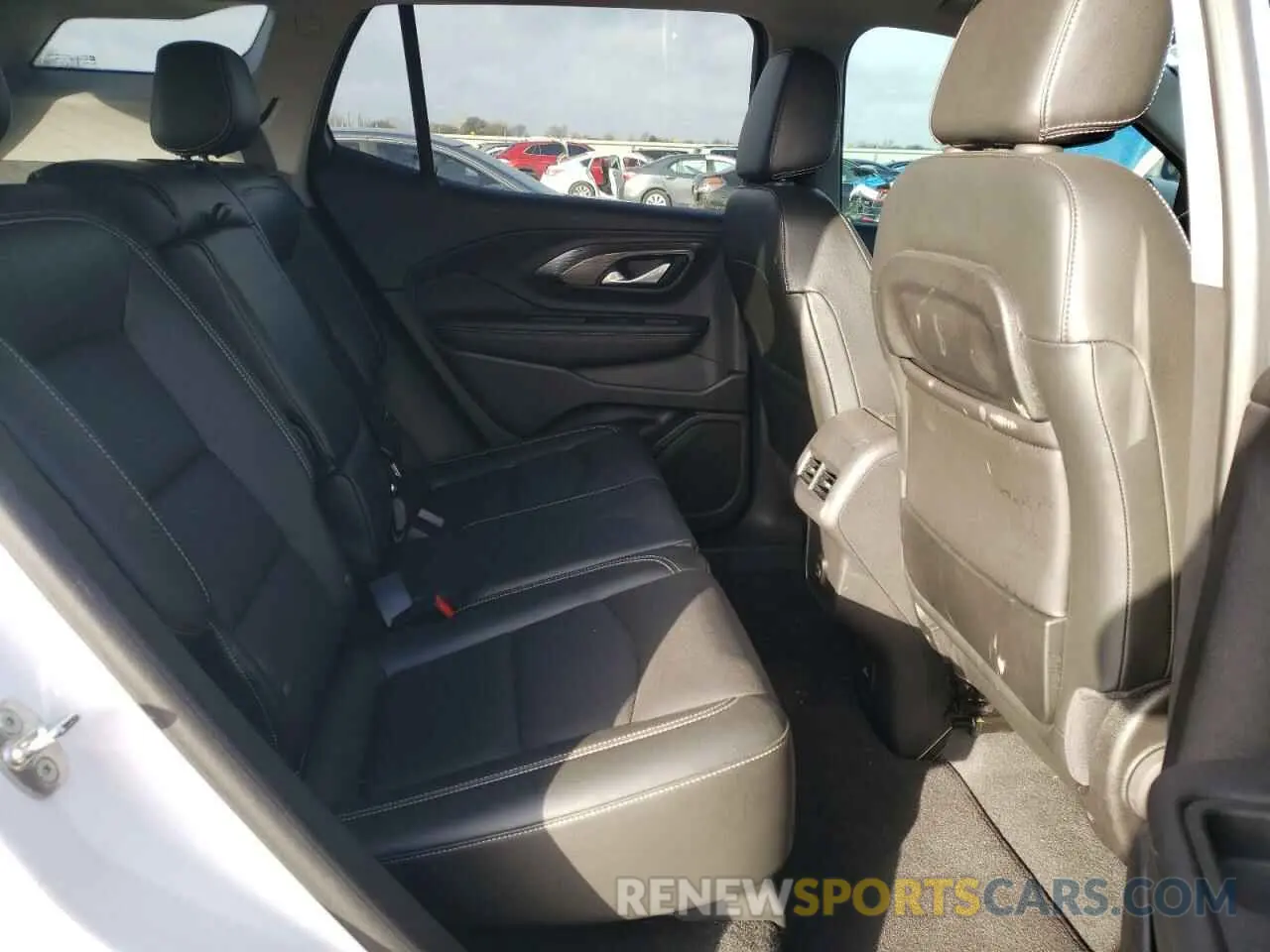 11 Photograph of a damaged car 3GKALPEV5NL230575 GMC TERRAIN 2022