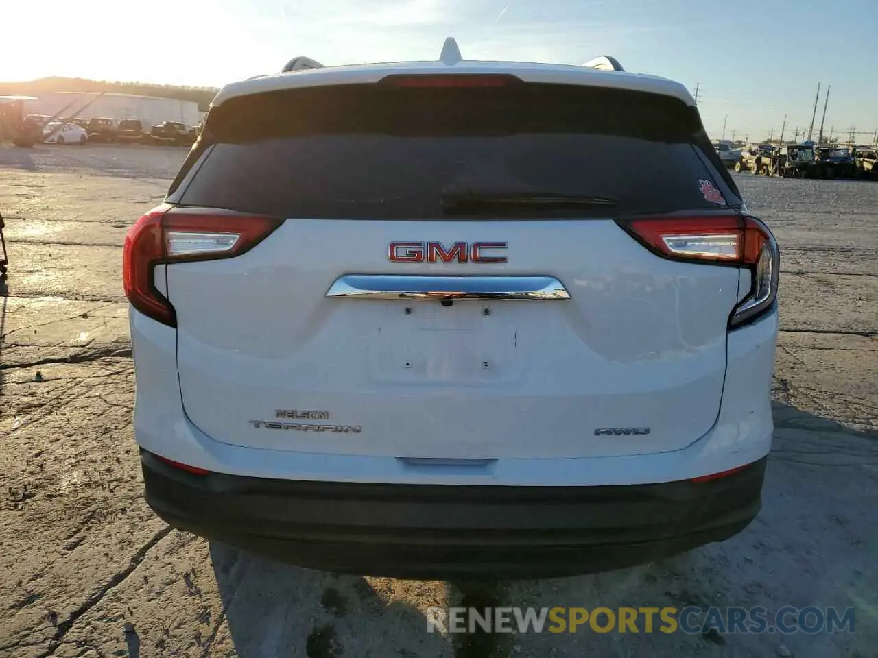 6 Photograph of a damaged car 3GKALTEV0NL106903 GMC TERRAIN 2022