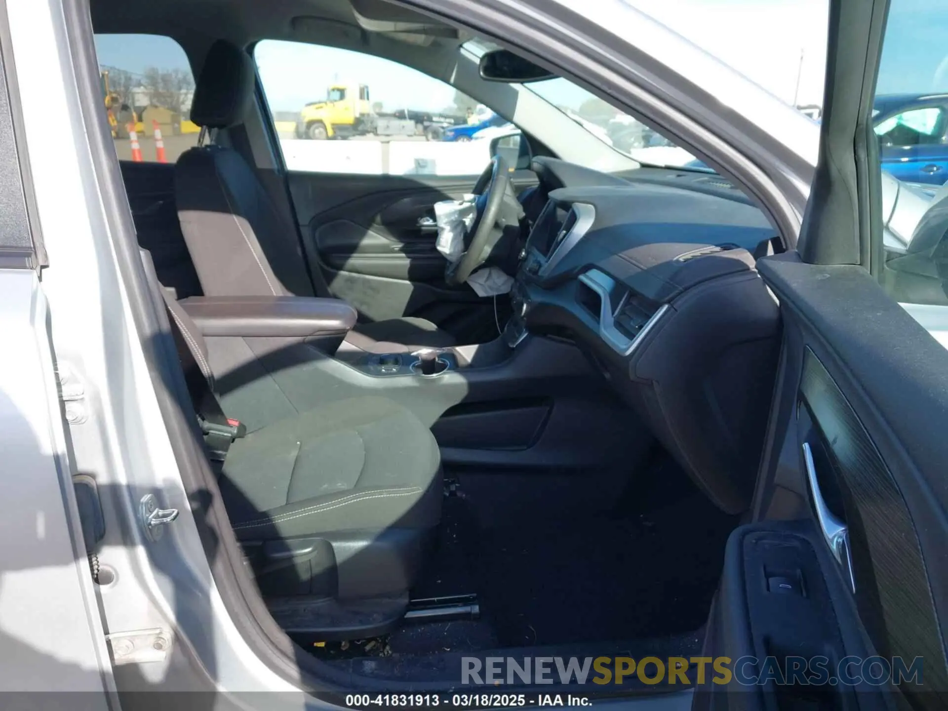 5 Photograph of a damaged car 3GKALTEV0NL127766 GMC TERRAIN 2022