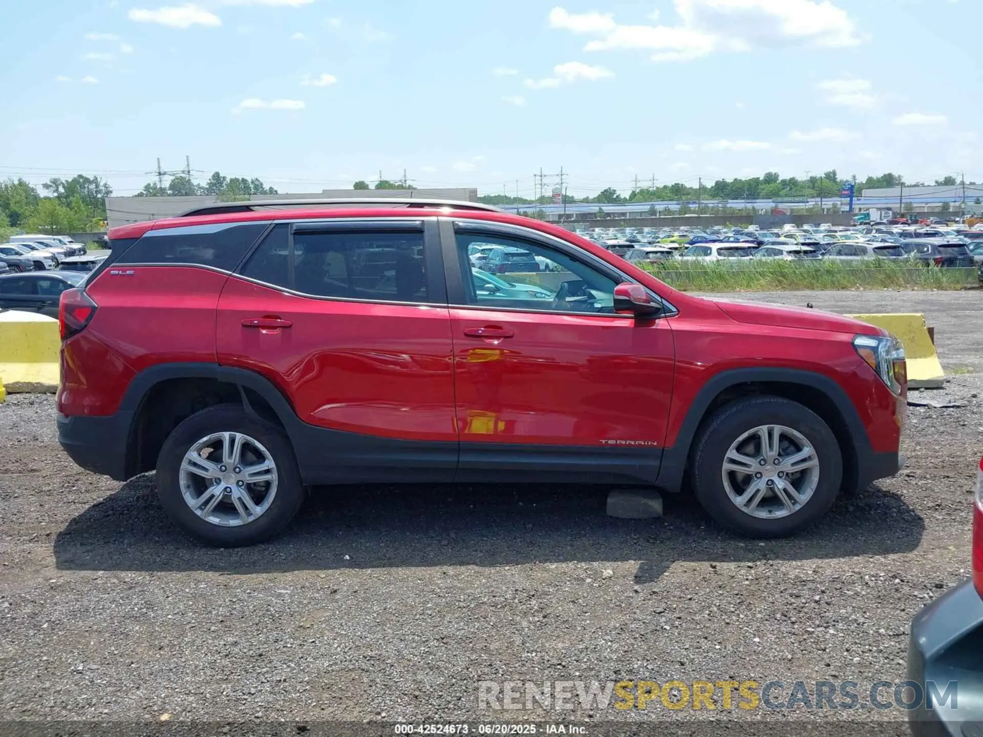 13 Photograph of a damaged car 3GKALTEV1NL117473 GMC TERRAIN 2022