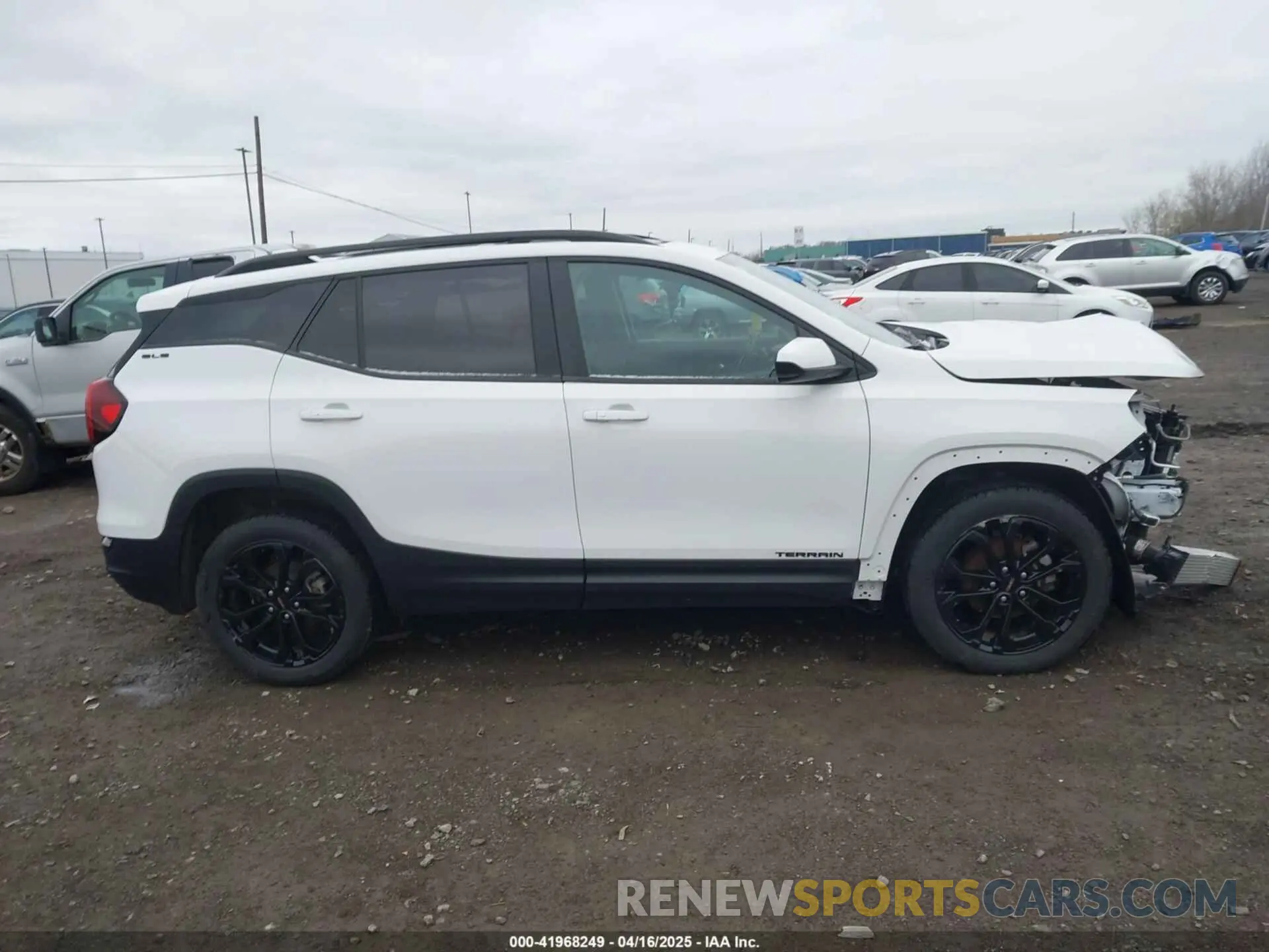 11 Photograph of a damaged car 3GKALTEV1NL185109 GMC TERRAIN 2022