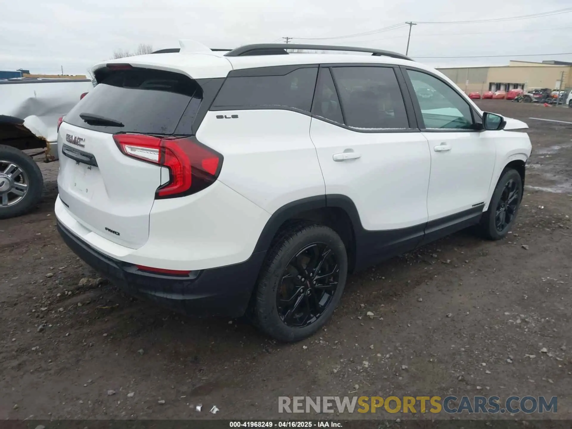 4 Photograph of a damaged car 3GKALTEV1NL185109 GMC TERRAIN 2022