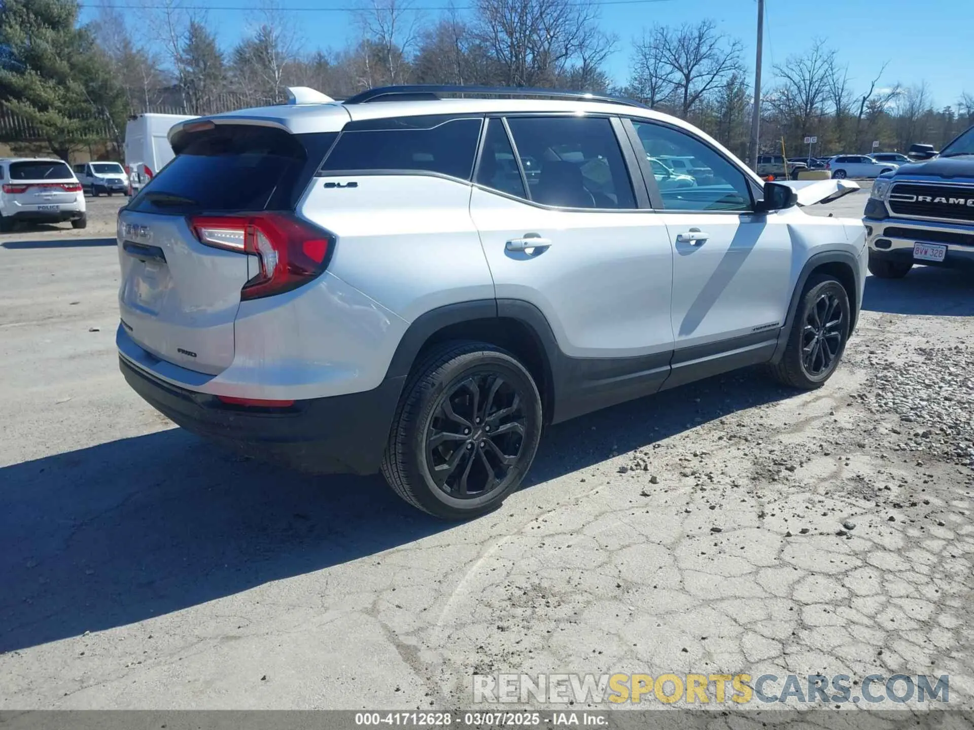 4 Photograph of a damaged car 3GKALTEV1NL261718 GMC TERRAIN 2022