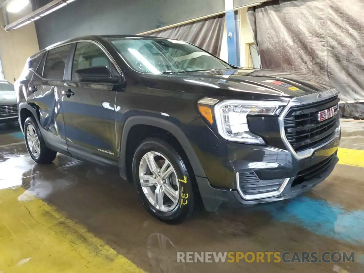 4 Photograph of a damaged car 3GKALTEV3NL172720 GMC TERRAIN 2022
