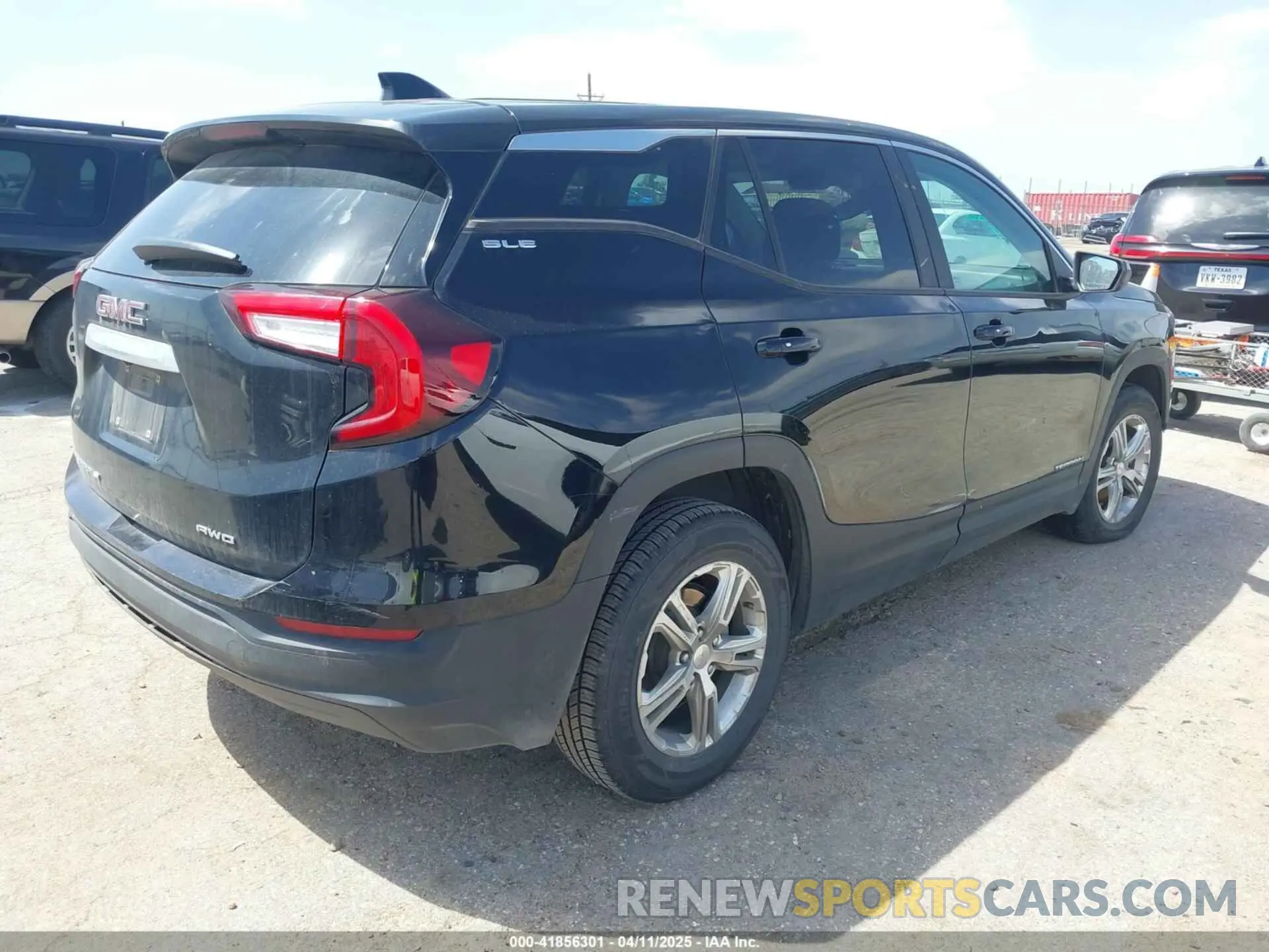 4 Photograph of a damaged car 3GKALTEV5NL173612 GMC TERRAIN 2022