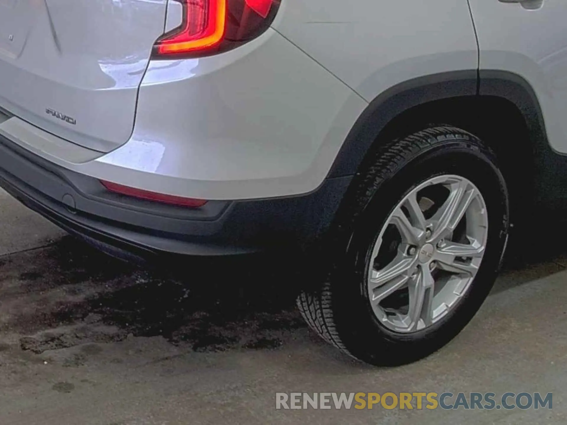 17 Photograph of a damaged car 3GKALTEV5NL230570 GMC TERRAIN 2022