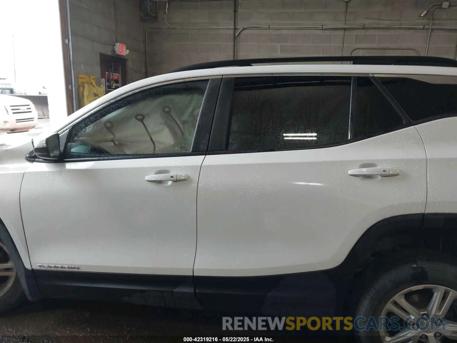 13 Photograph of a damaged car 3GKALTEV7NL114058 GMC TERRAIN 2022