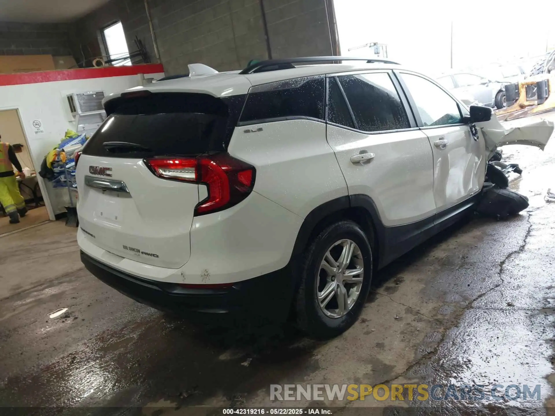 4 Photograph of a damaged car 3GKALTEV7NL114058 GMC TERRAIN 2022
