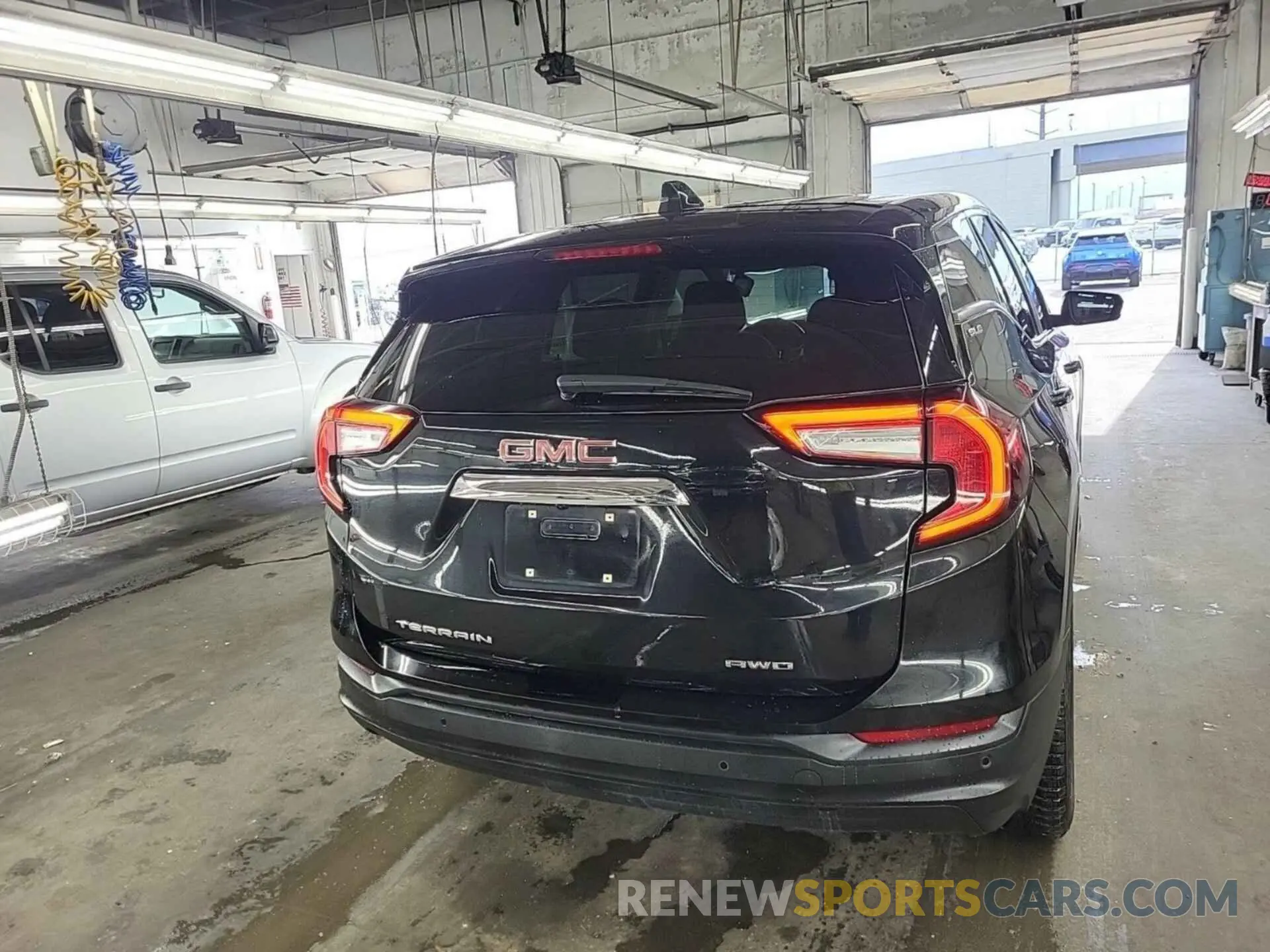 21 Photograph of a damaged car 3GKALTEV7NL234328 GMC TERRAIN 2022