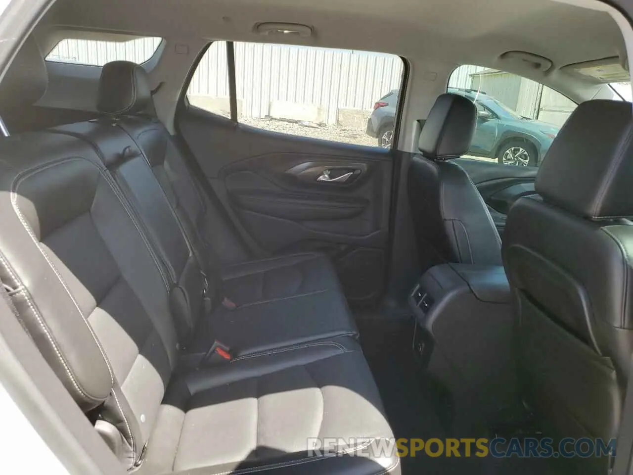 11 Photograph of a damaged car 3GKALVEV0NL105908 GMC TERRAIN 2022