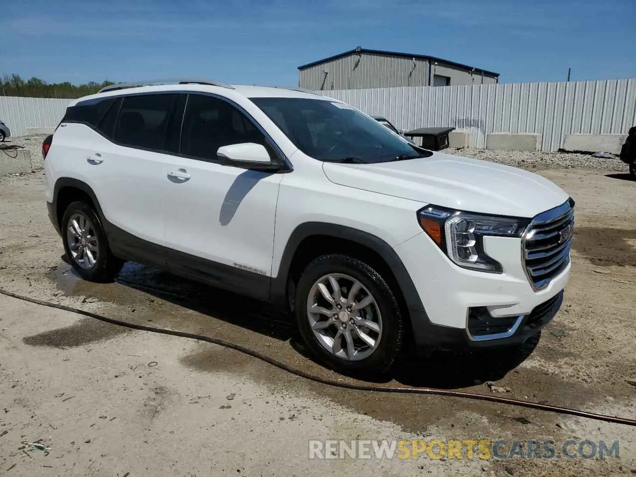 4 Photograph of a damaged car 3GKALVEV0NL105908 GMC TERRAIN 2022