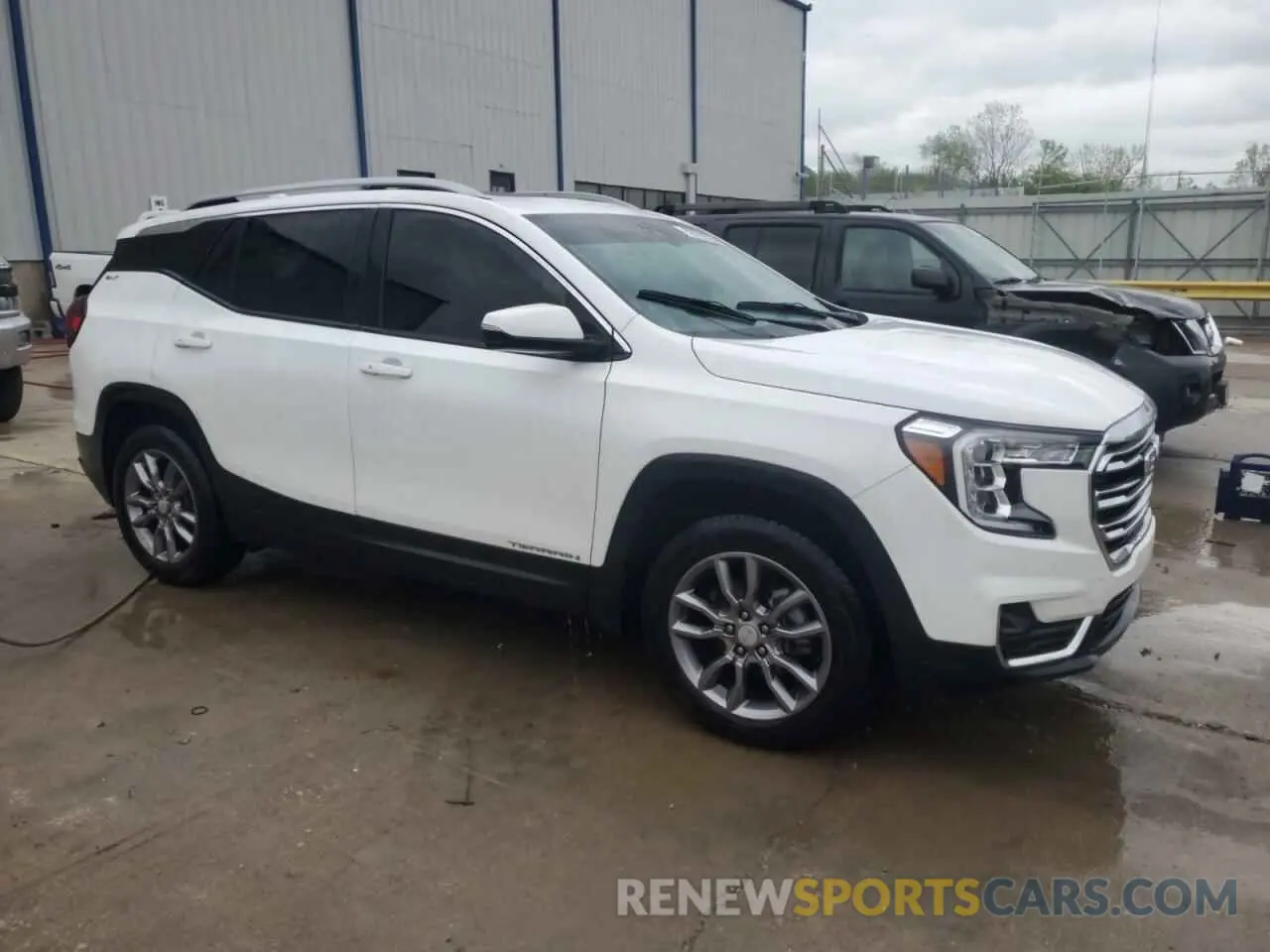 4 Photograph of a damaged car 3GKALVEV0NL113829 GMC TERRAIN 2022