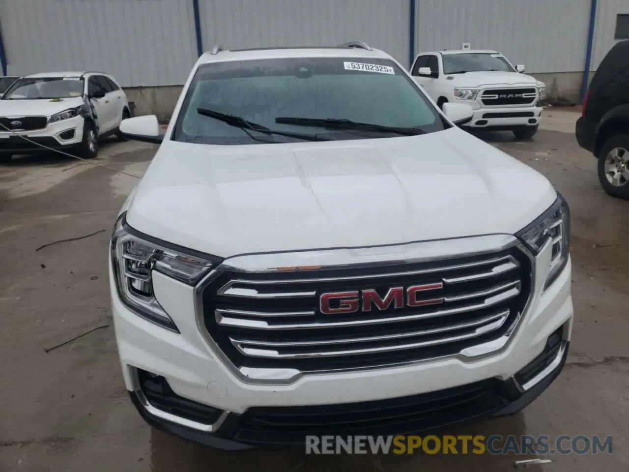 5 Photograph of a damaged car 3GKALVEV0NL113829 GMC TERRAIN 2022
