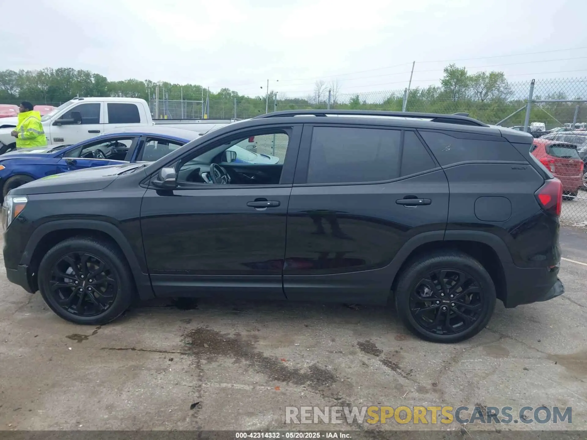 14 Photograph of a damaged car 3GKALVEV0NL276058 GMC TERRAIN 2022