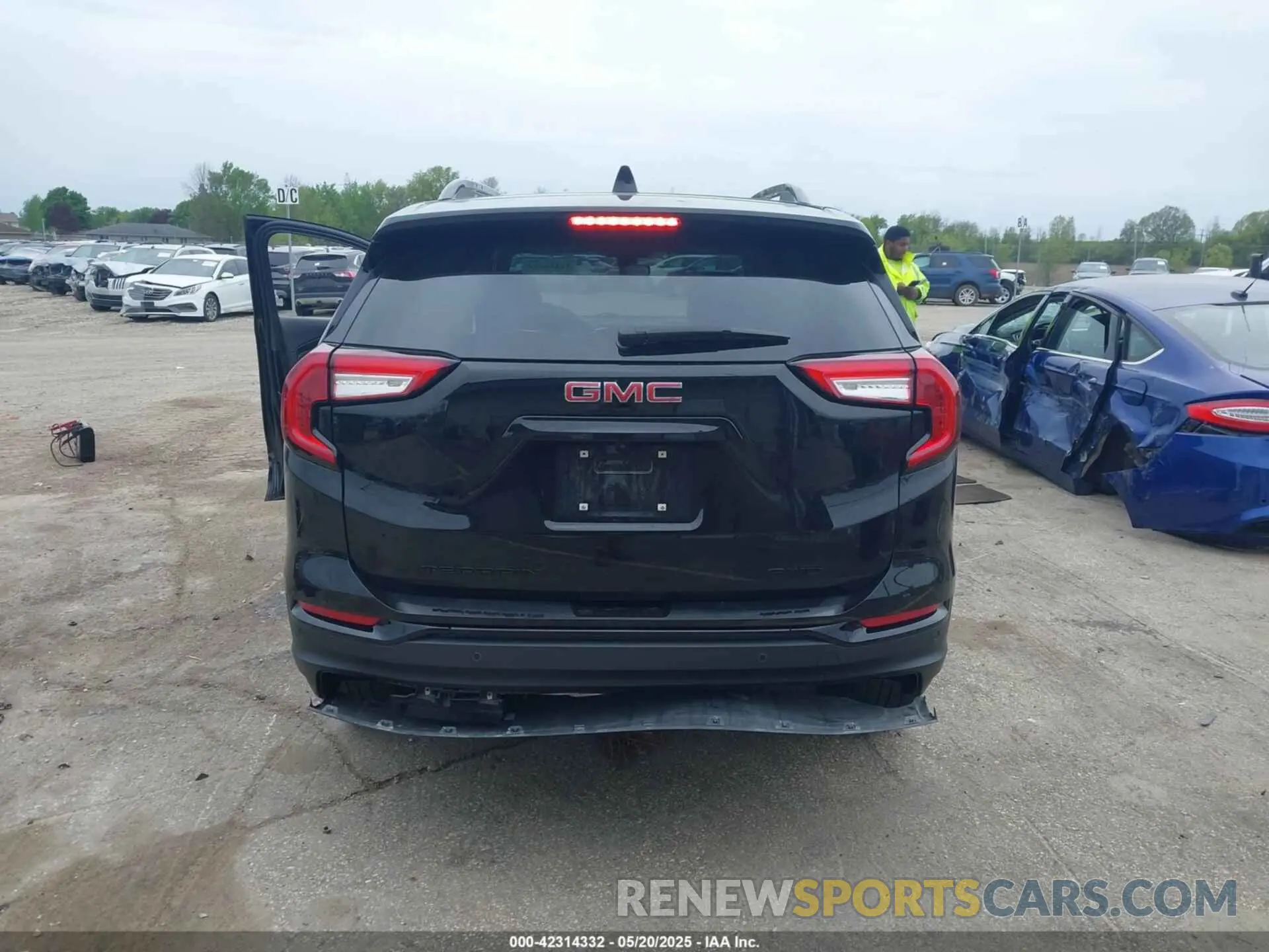 16 Photograph of a damaged car 3GKALVEV0NL276058 GMC TERRAIN 2022