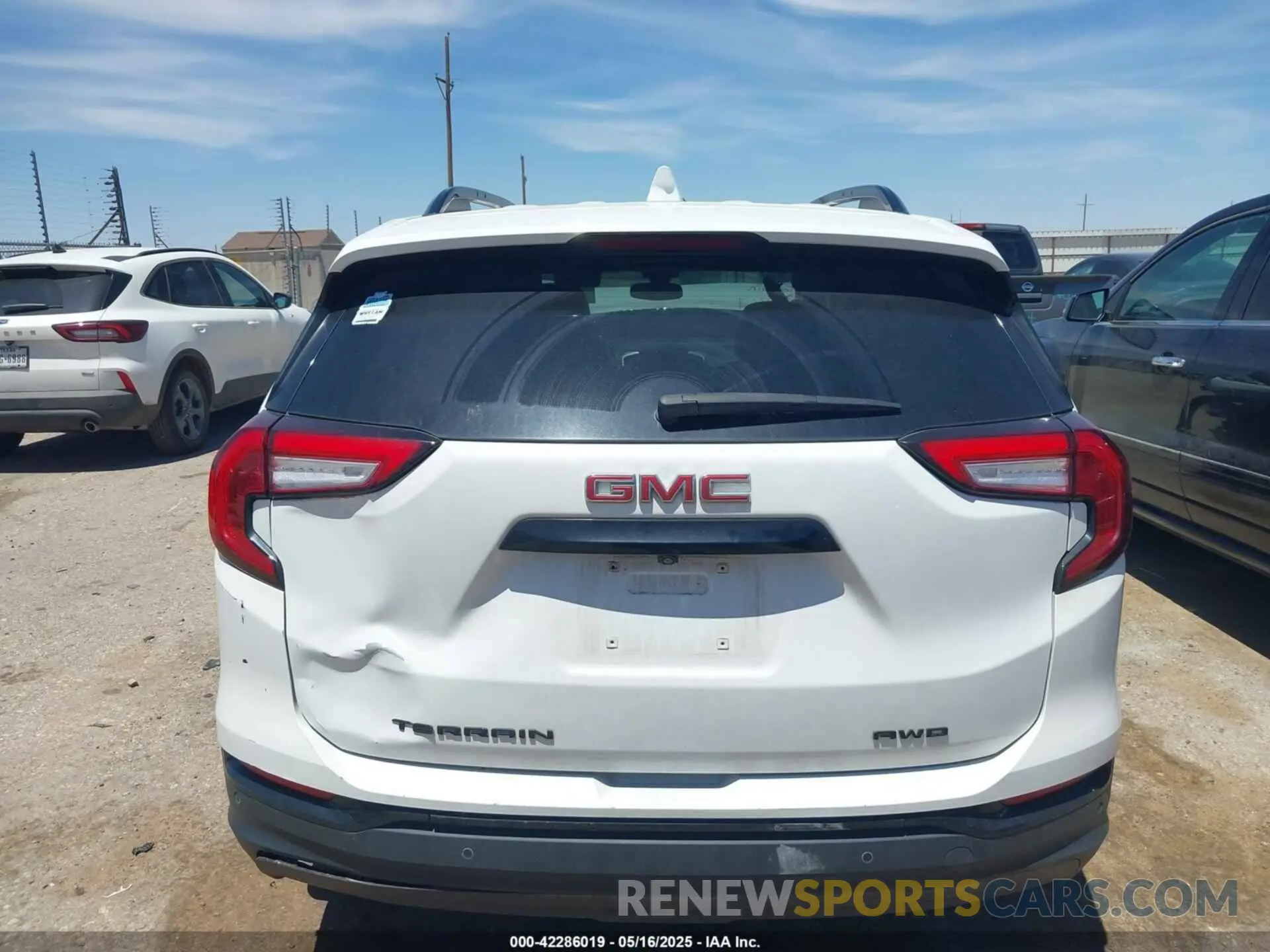 15 Photograph of a damaged car 3GKALVEV0NL293247 GMC TERRAIN 2022