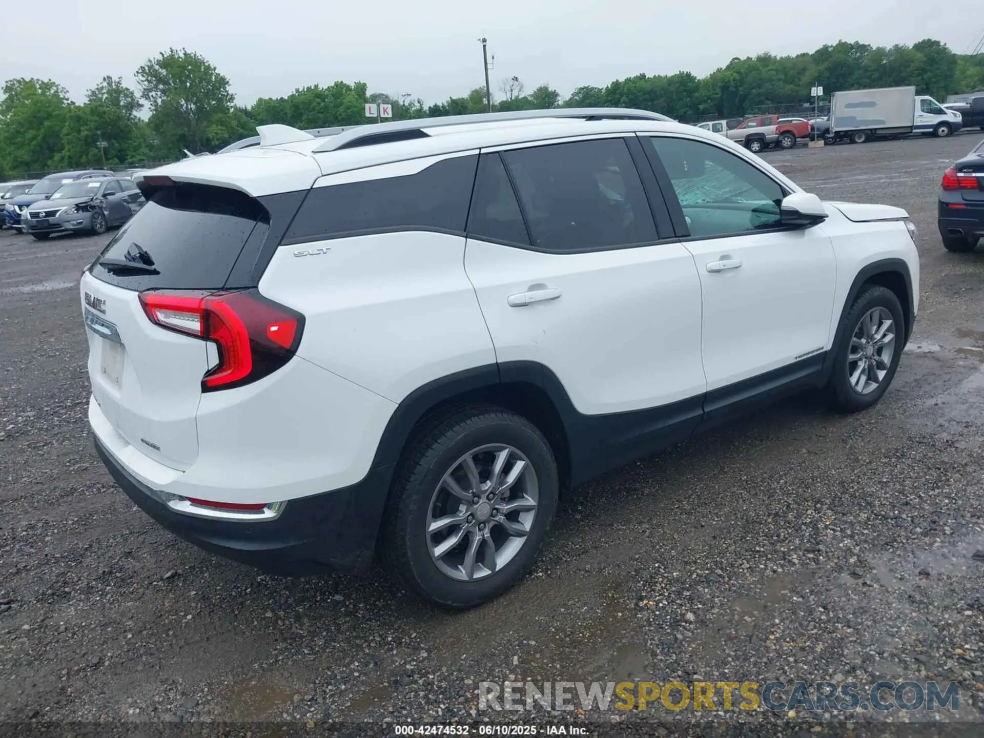 4 Photograph of a damaged car 3GKALVEV1NL164112 GMC TERRAIN 2022