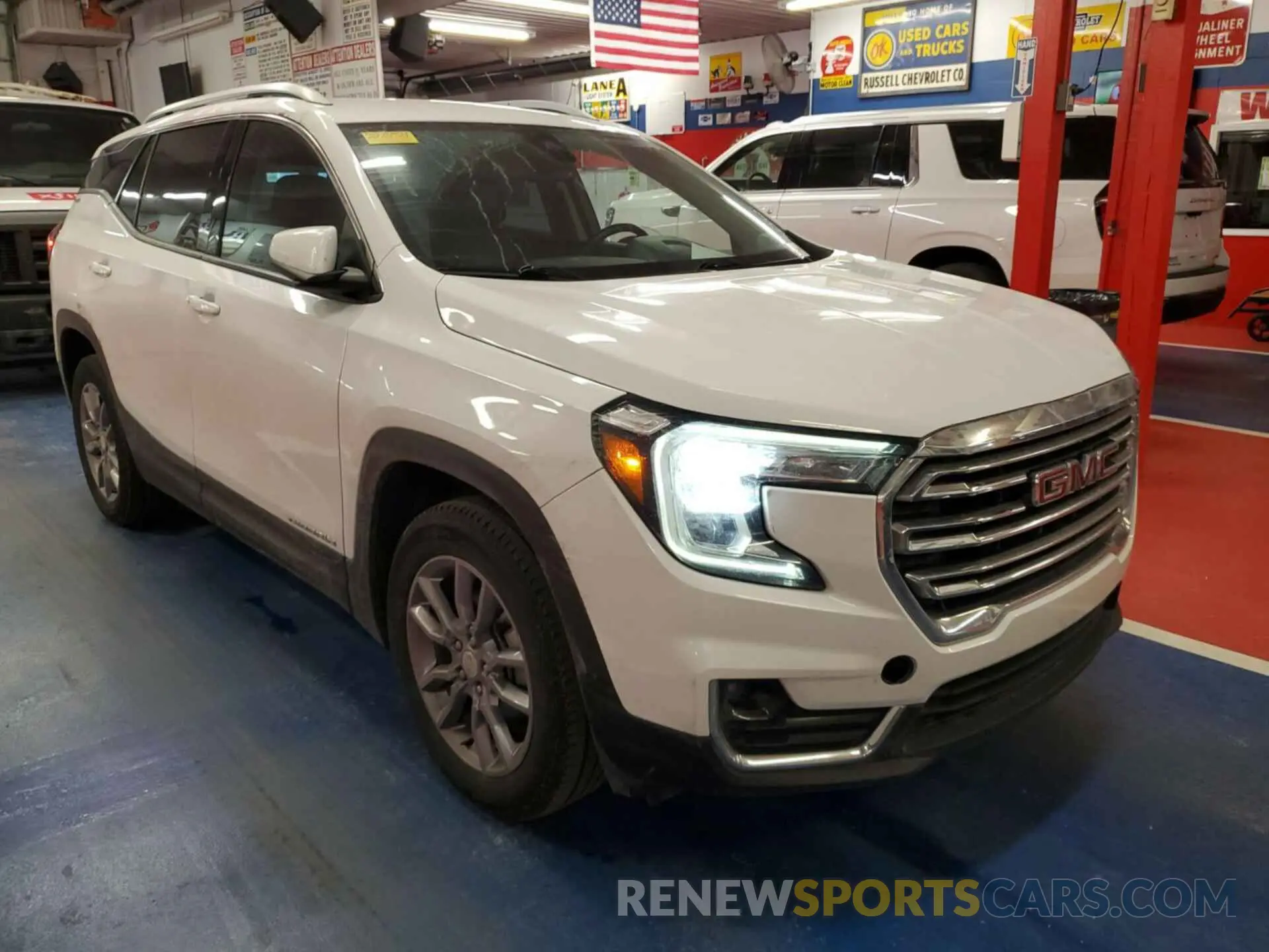 13 Photograph of a damaged car 3GKALVEV2NL232028 GMC TERRAIN 2022