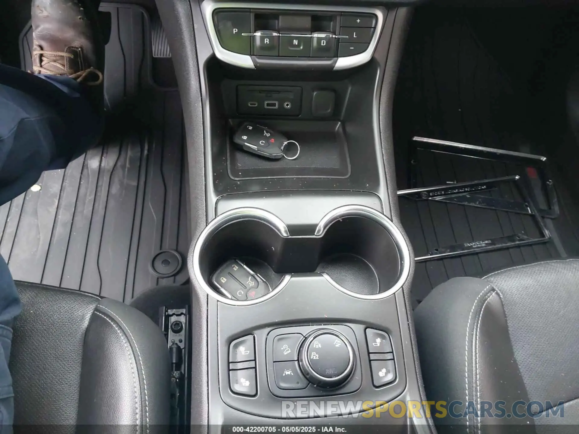 11 Photograph of a damaged car 3GKALVEV3NL164323 GMC TERRAIN 2022
