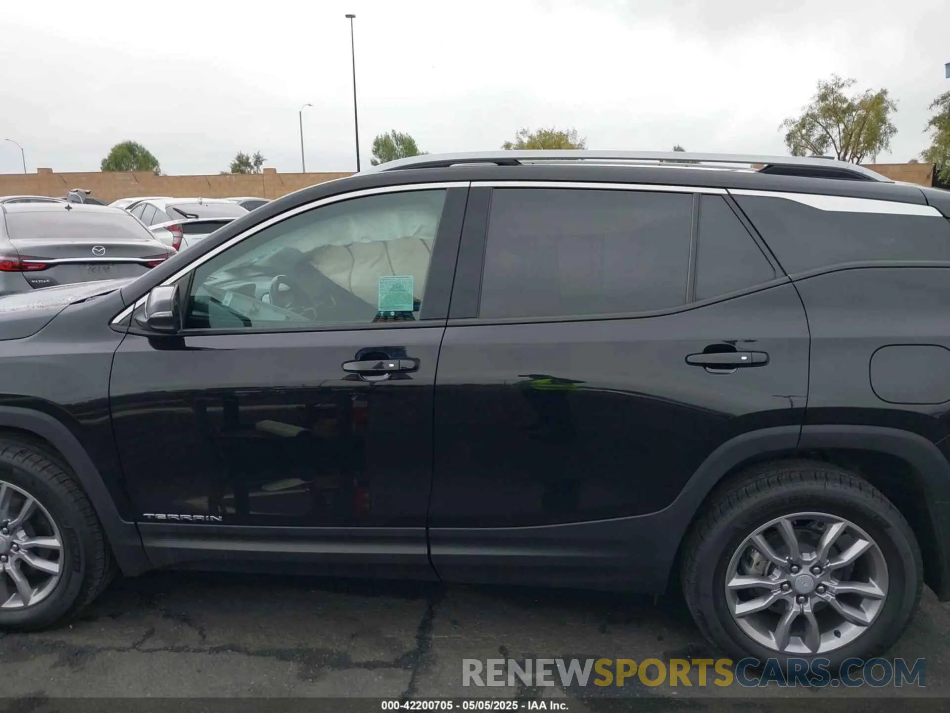14 Photograph of a damaged car 3GKALVEV3NL164323 GMC TERRAIN 2022