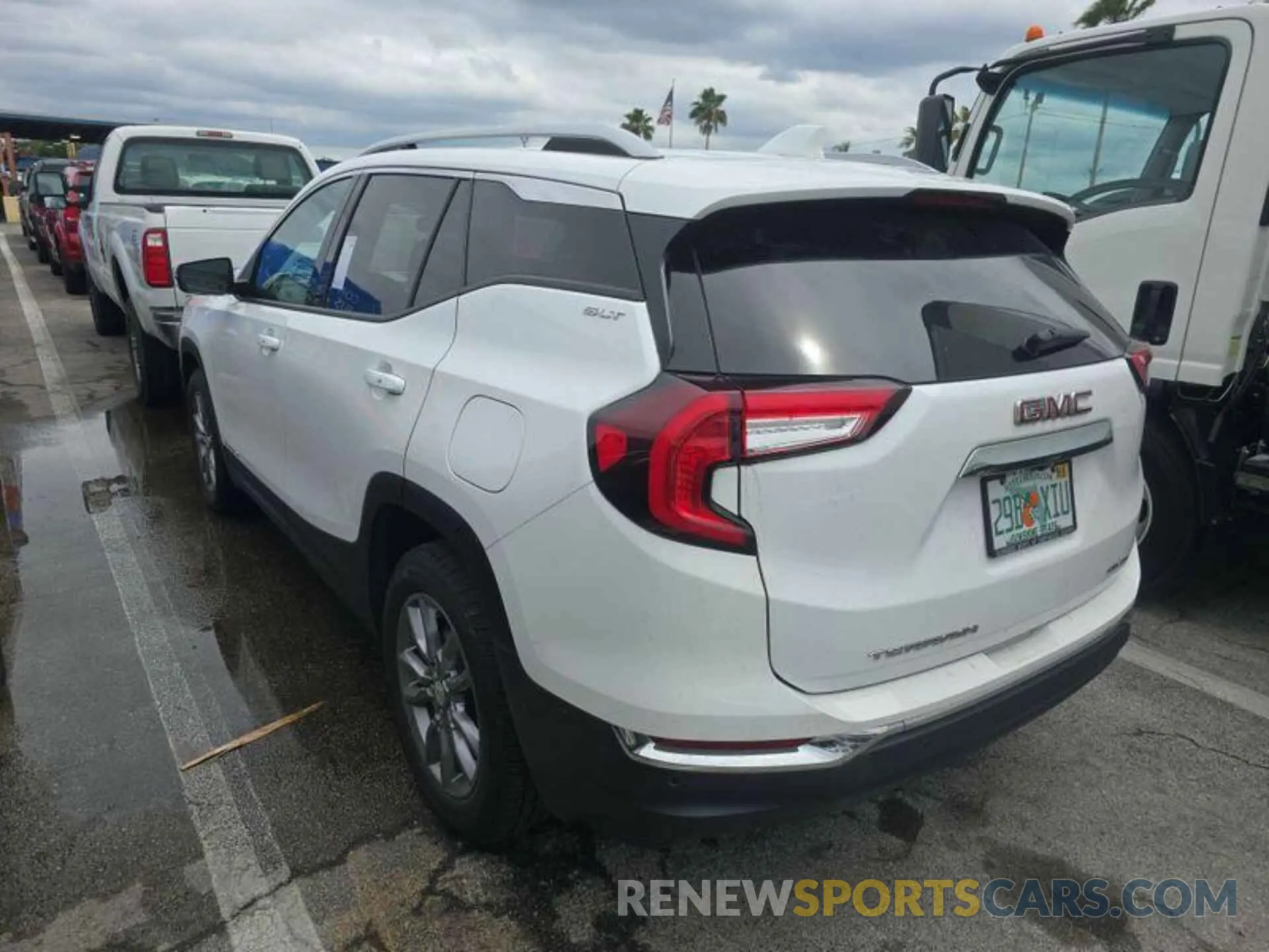 8 Photograph of a damaged car 3GKALVEV3NL232412 GMC TERRAIN 2022
