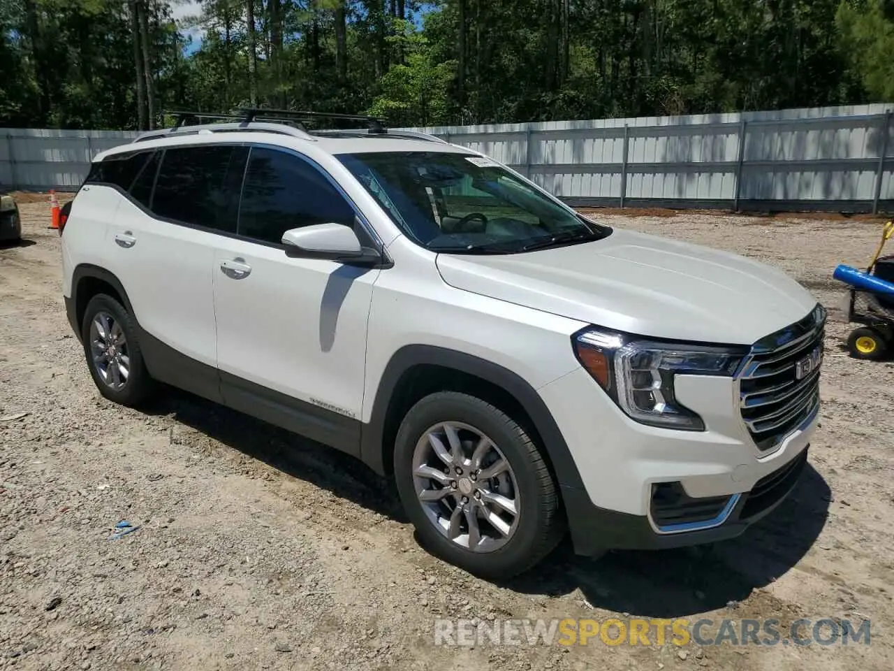4 Photograph of a damaged car 3GKALVEV4NL133811 GMC TERRAIN 2022