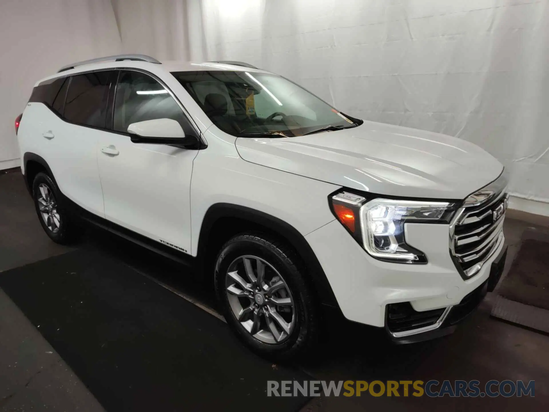10 Photograph of a damaged car 3GKALVEV4NL142475 GMC TERRAIN 2022
