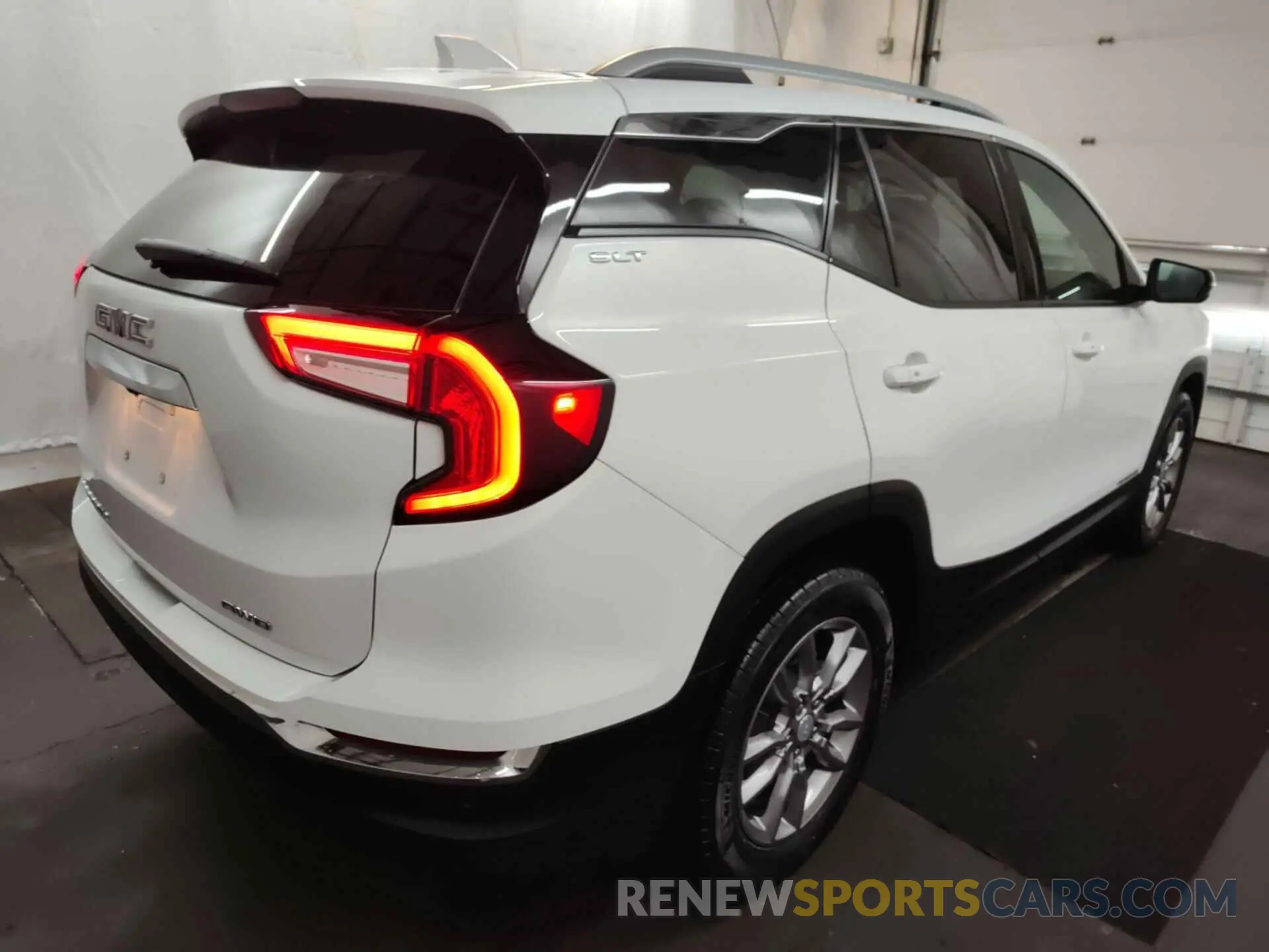 21 Photograph of a damaged car 3GKALVEV4NL142475 GMC TERRAIN 2022